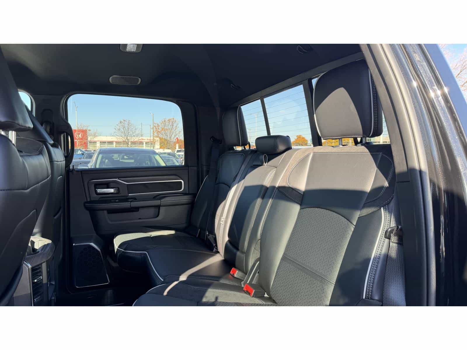 Image 9 RAM 3500 Laramie 2026