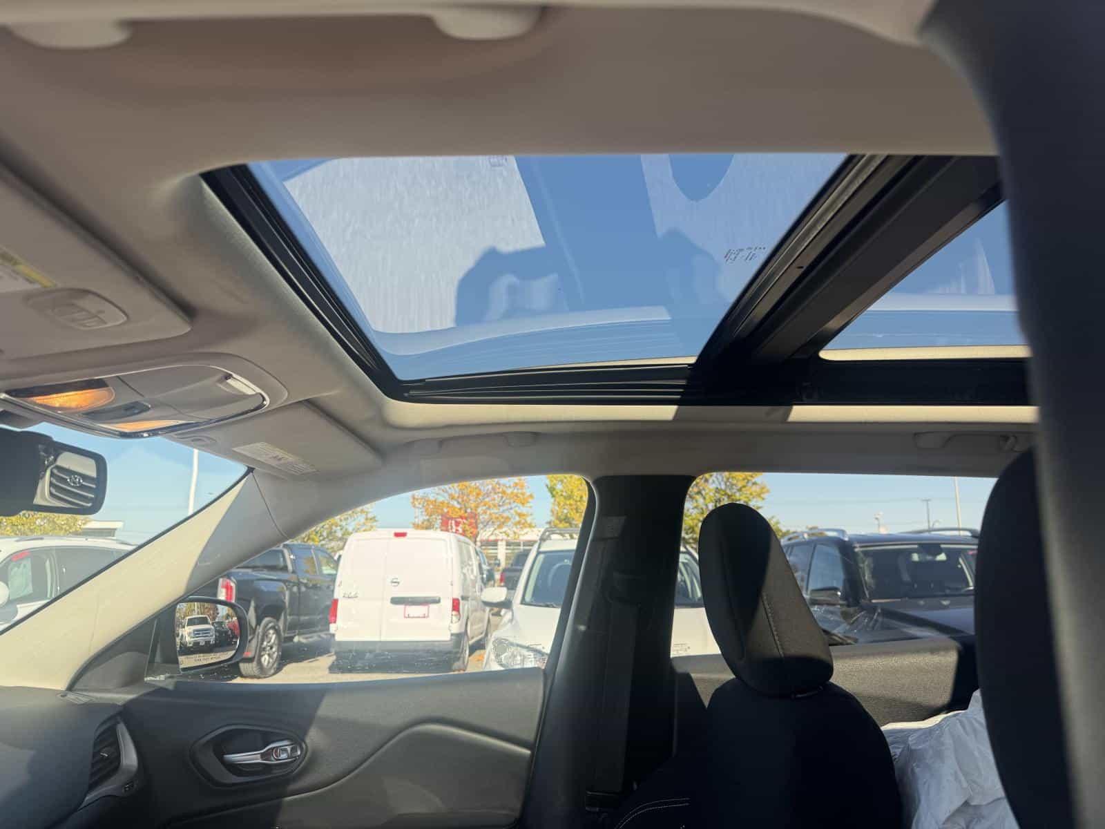 2016 Jeep CHEROKEE LATITUDE 75th Anniversary - Image 7