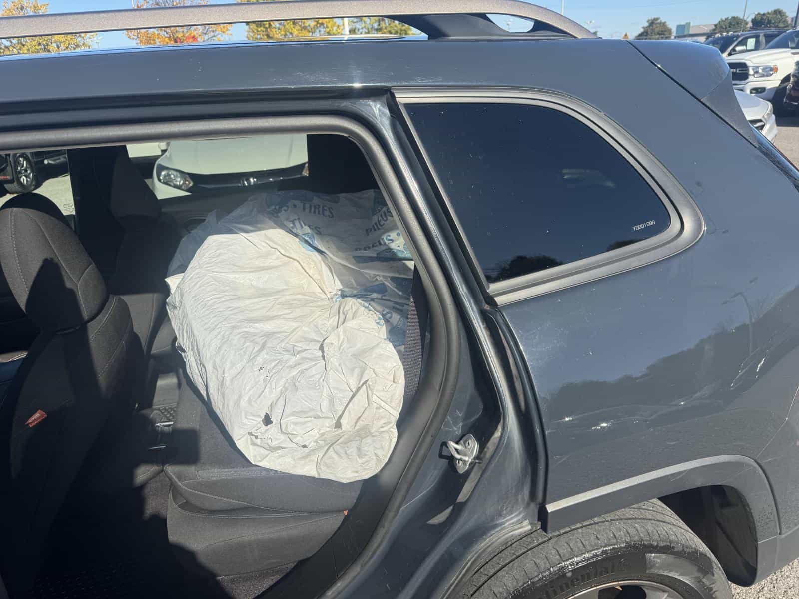 2016 Jeep CHEROKEE LATITUDE 75th Anniversary - Image 8