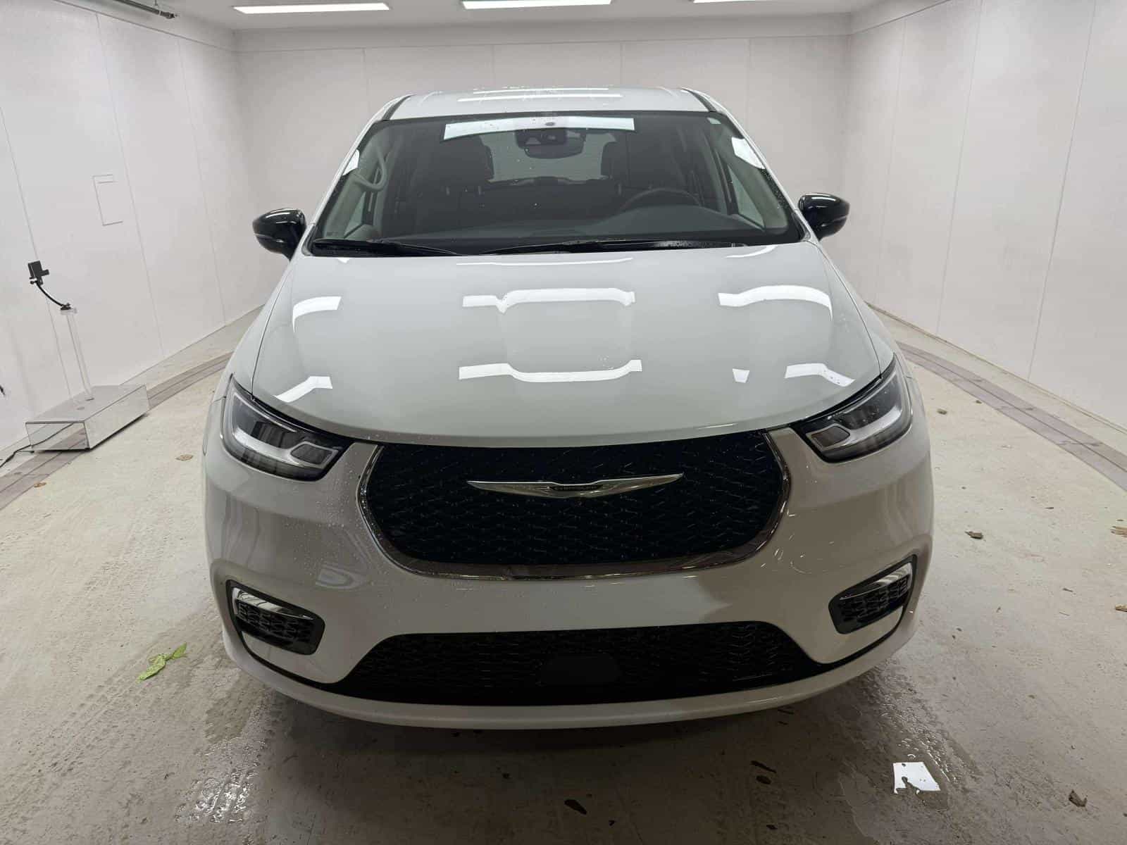 2024 Chrysler Pacifica Touring L Touring L - Image 2