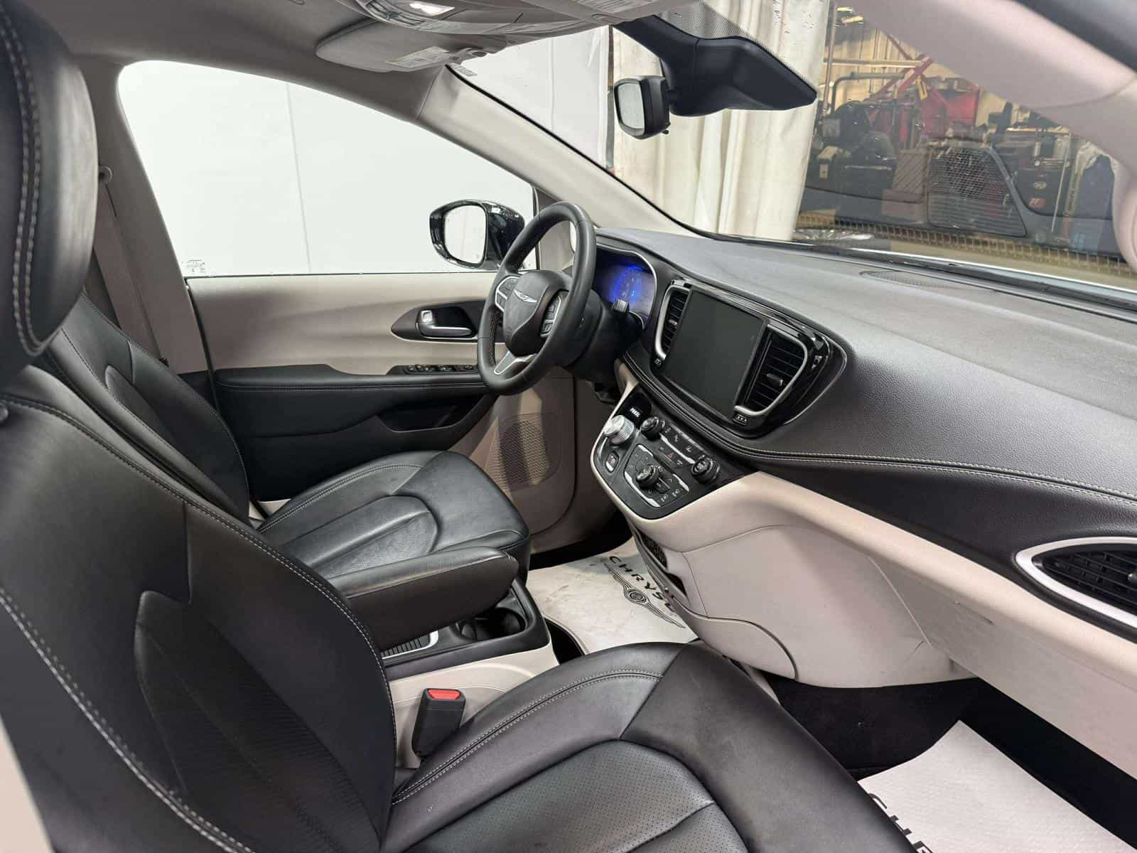 2024 Chrysler Pacifica Touring L Touring L - Image 9