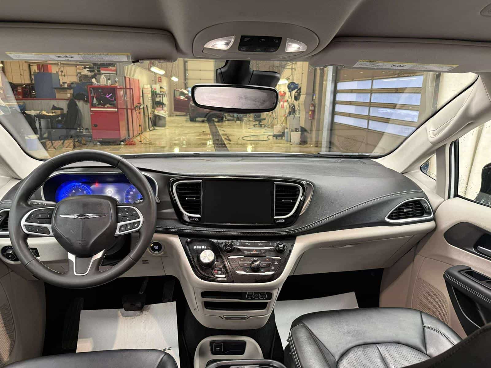 2024 Chrysler Pacifica Touring L Touring L - Image 11