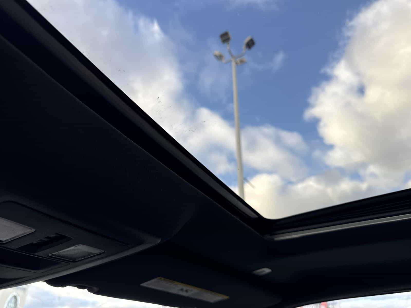 2021 RAM 1500 CLASSIC SLT SLT - Image 9