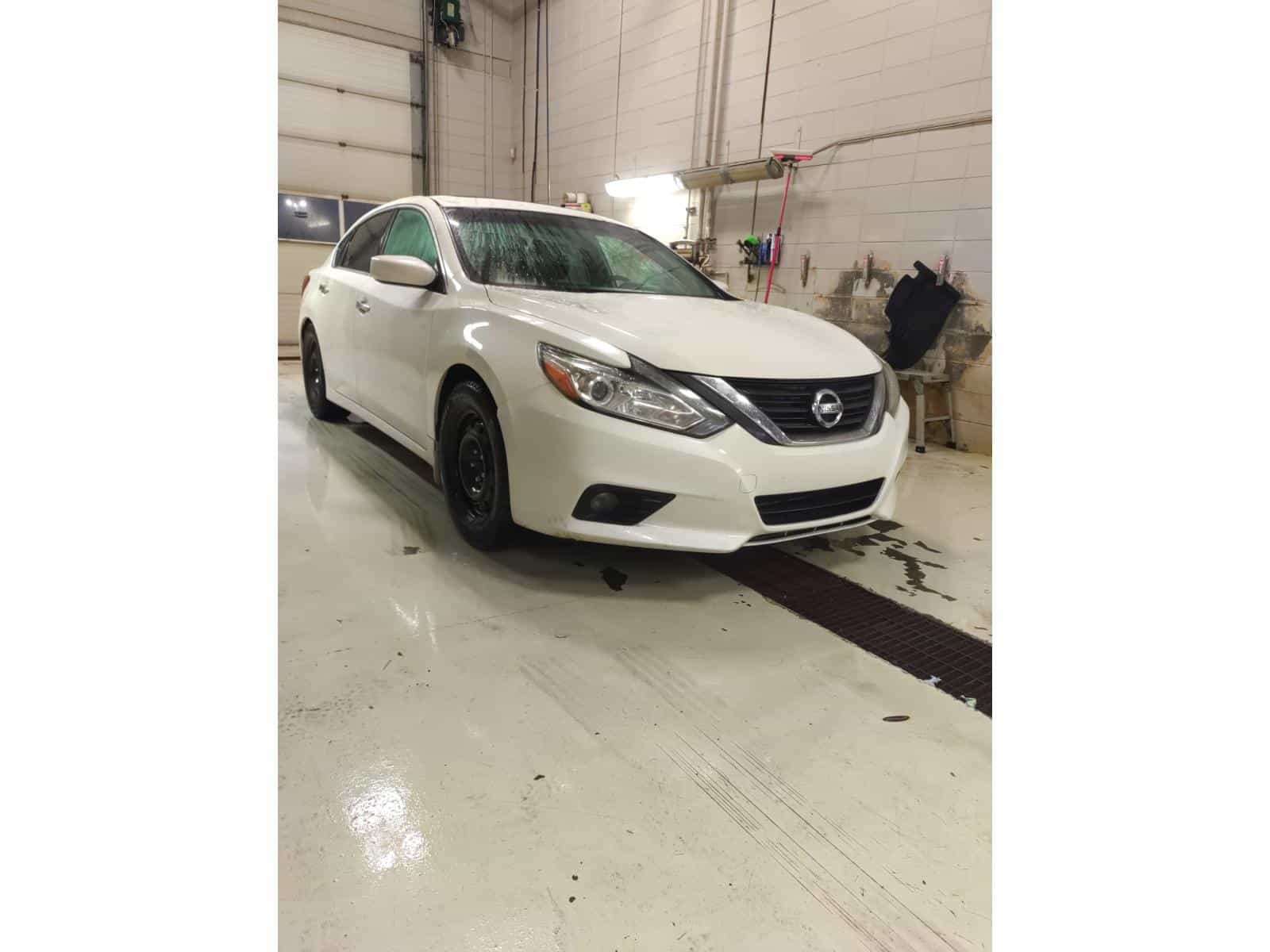 2017 Nissan Altima 2.5/S/Sv/Sl/Sr SV - Image 2