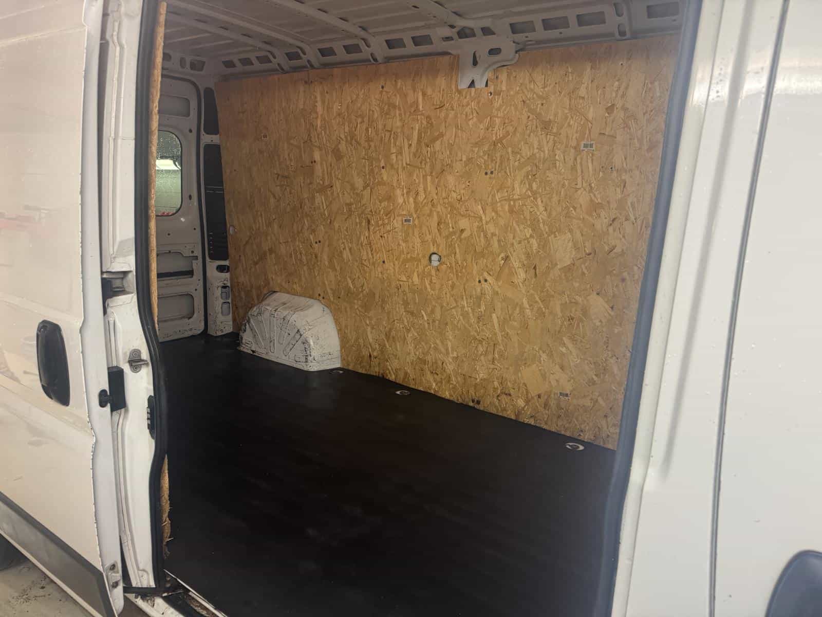 2018 RAM Promaster 3500 High 3500 High Roof - Image 11