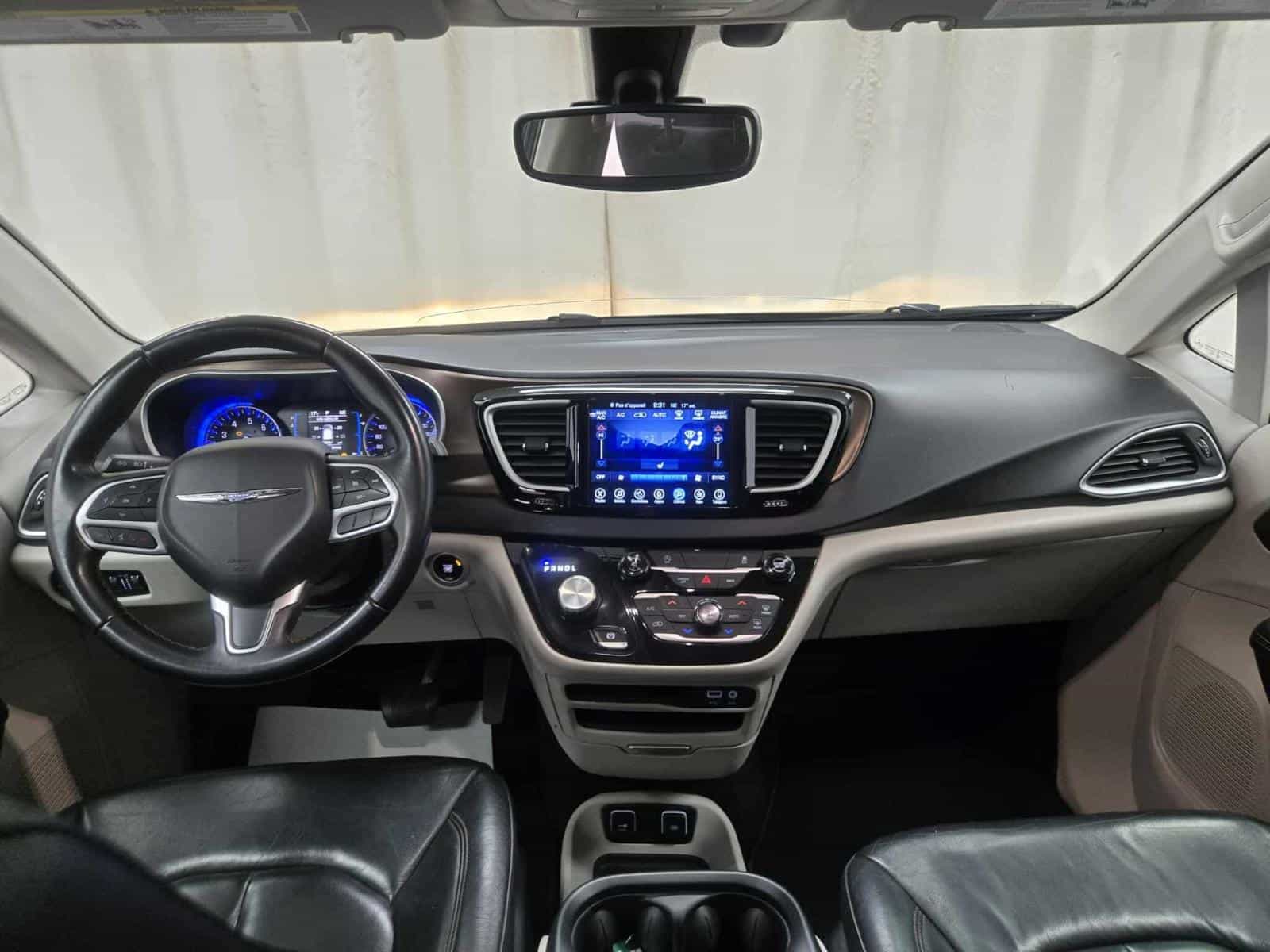 2017 Chrysler Pacifica Touring L - Image 12