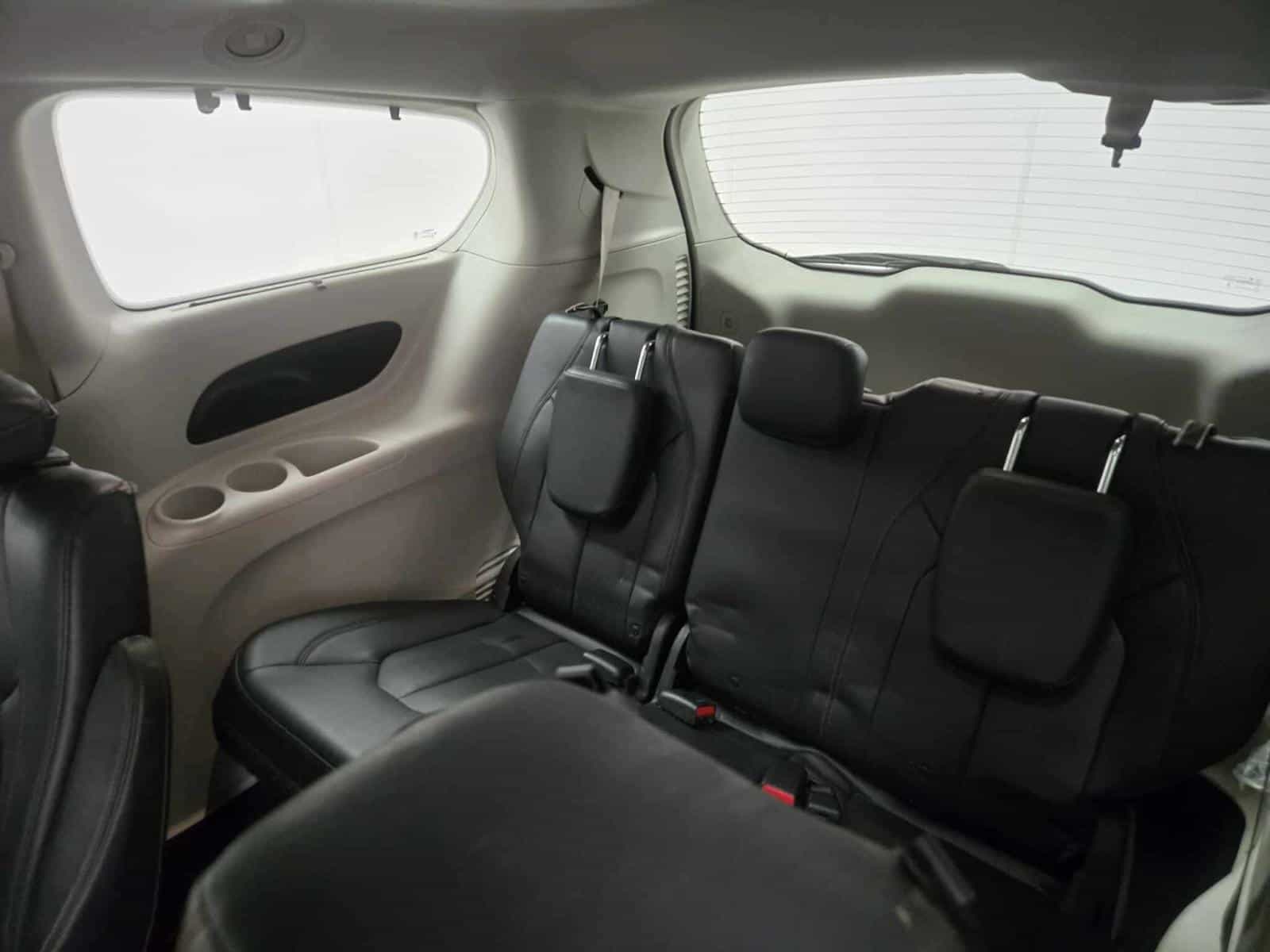 2017 Chrysler Pacifica Touring L - Image 11