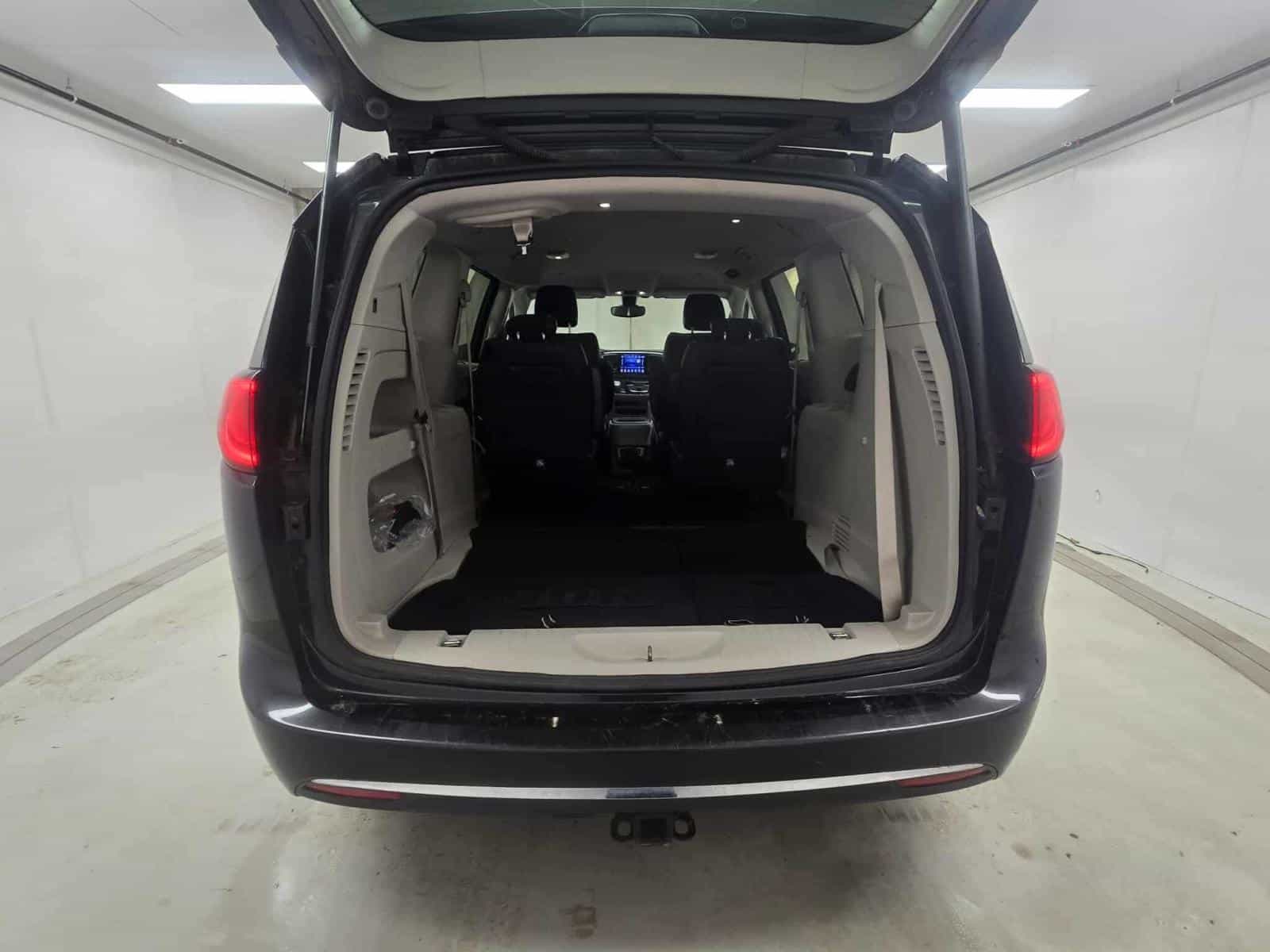 2017 Chrysler Pacifica Touring L - Image 7