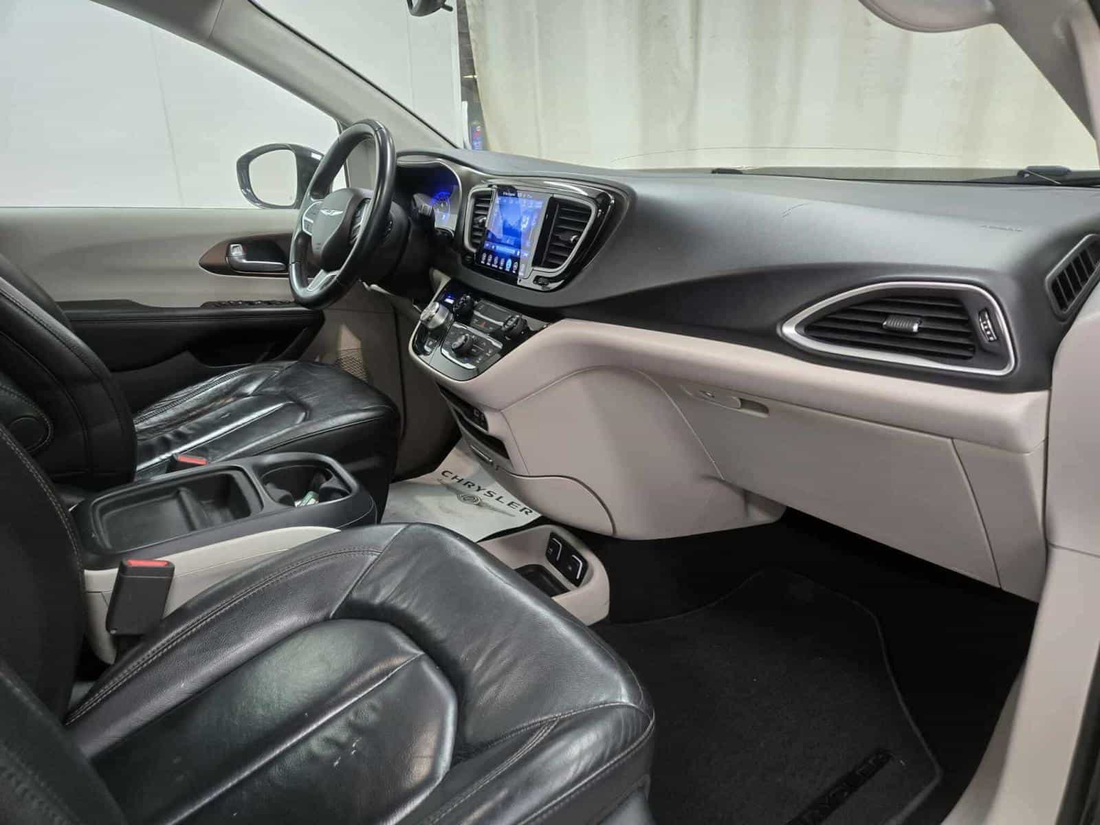 2017 Chrysler Pacifica Touring L - Image 14