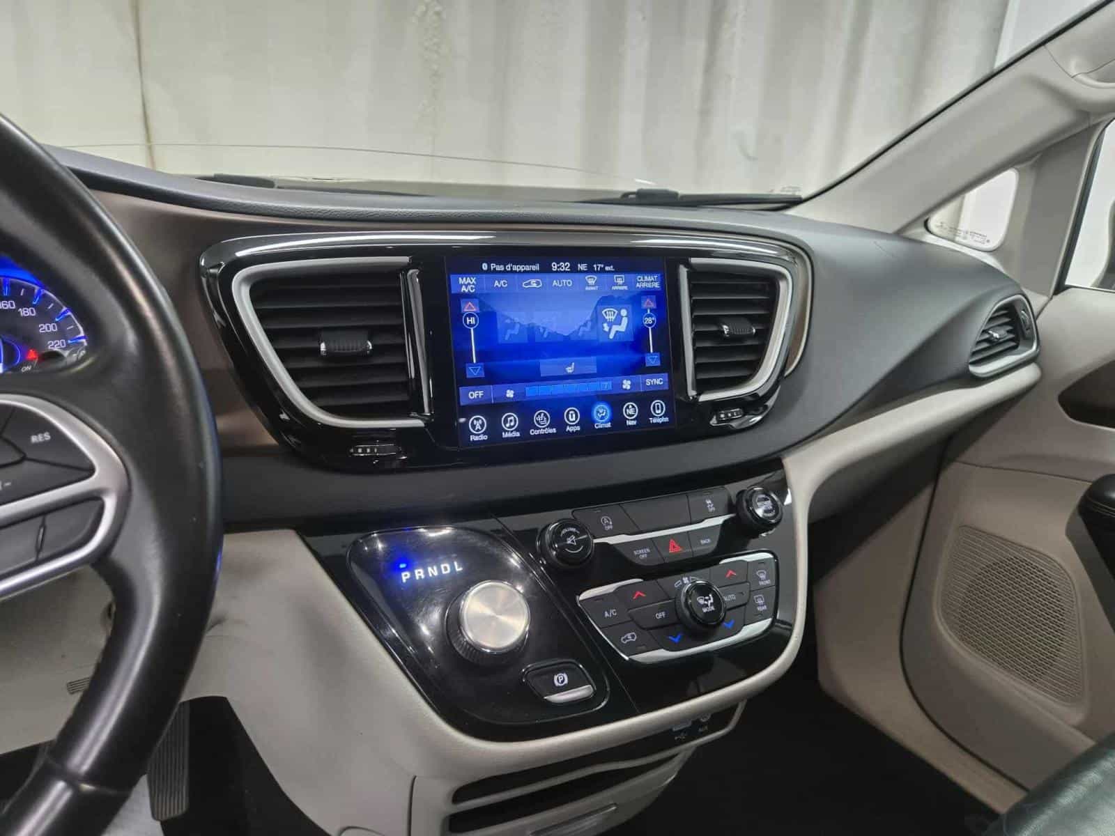 2017 Chrysler Pacifica Touring L - Image 19