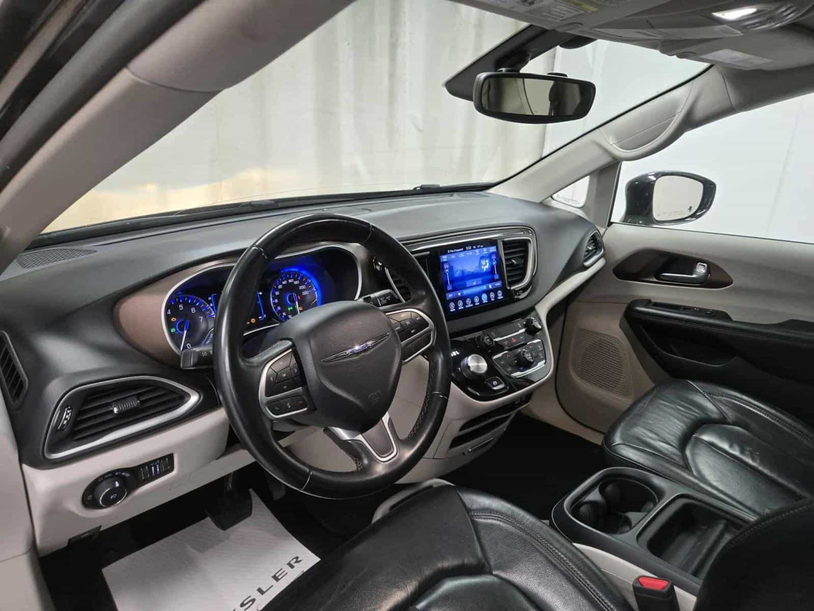 2017 Chrysler Pacifica Touring L - Image 18