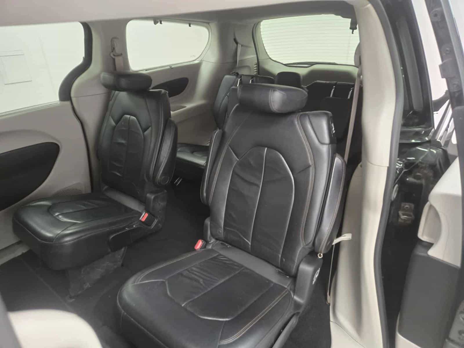 2017 Chrysler Pacifica Touring L - Image 13