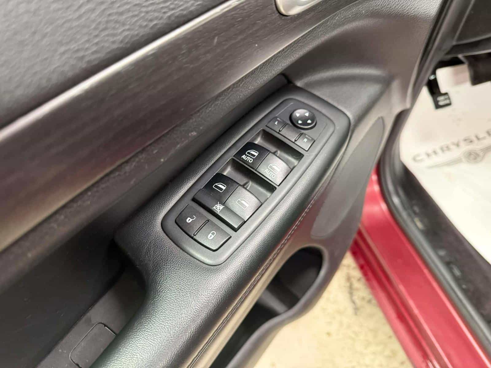 2018 Jeep GRAND CHEROKEE LAREDO/ALT Altitude IV - Image 12