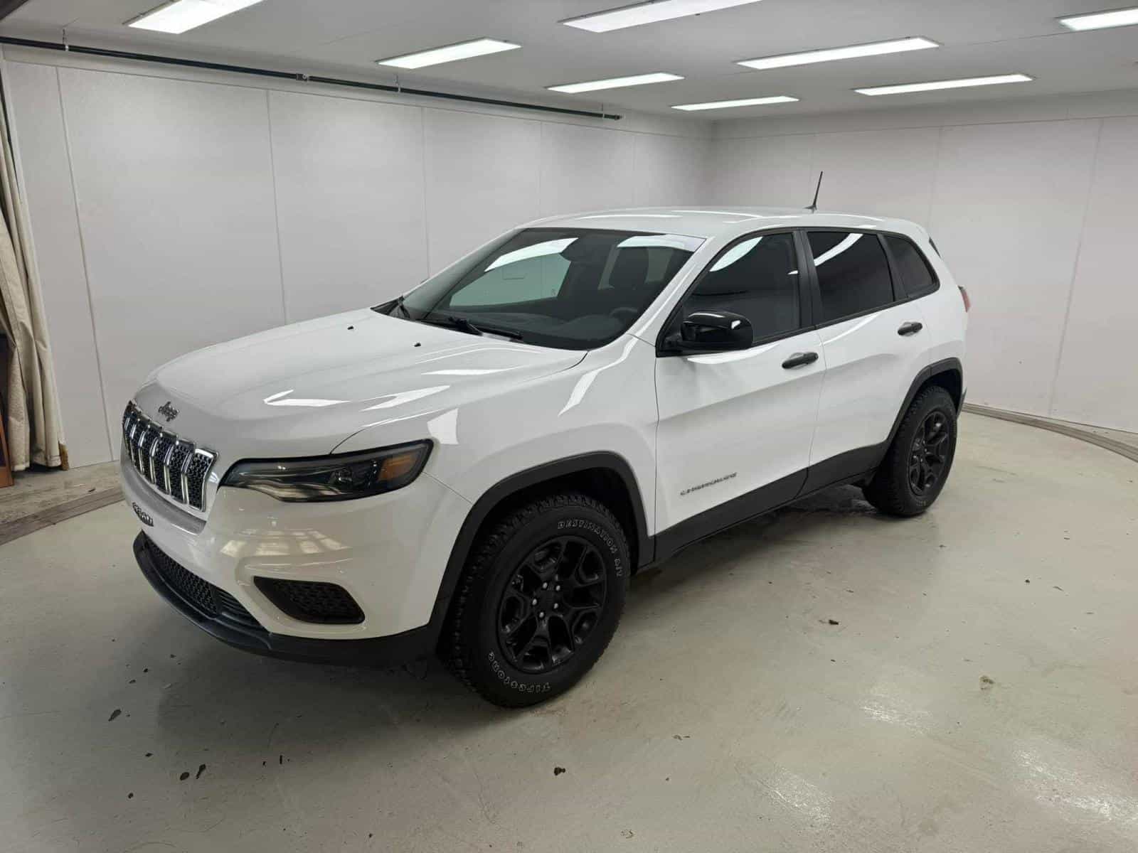 Image 2 Jeep Cherokee Sport 2022