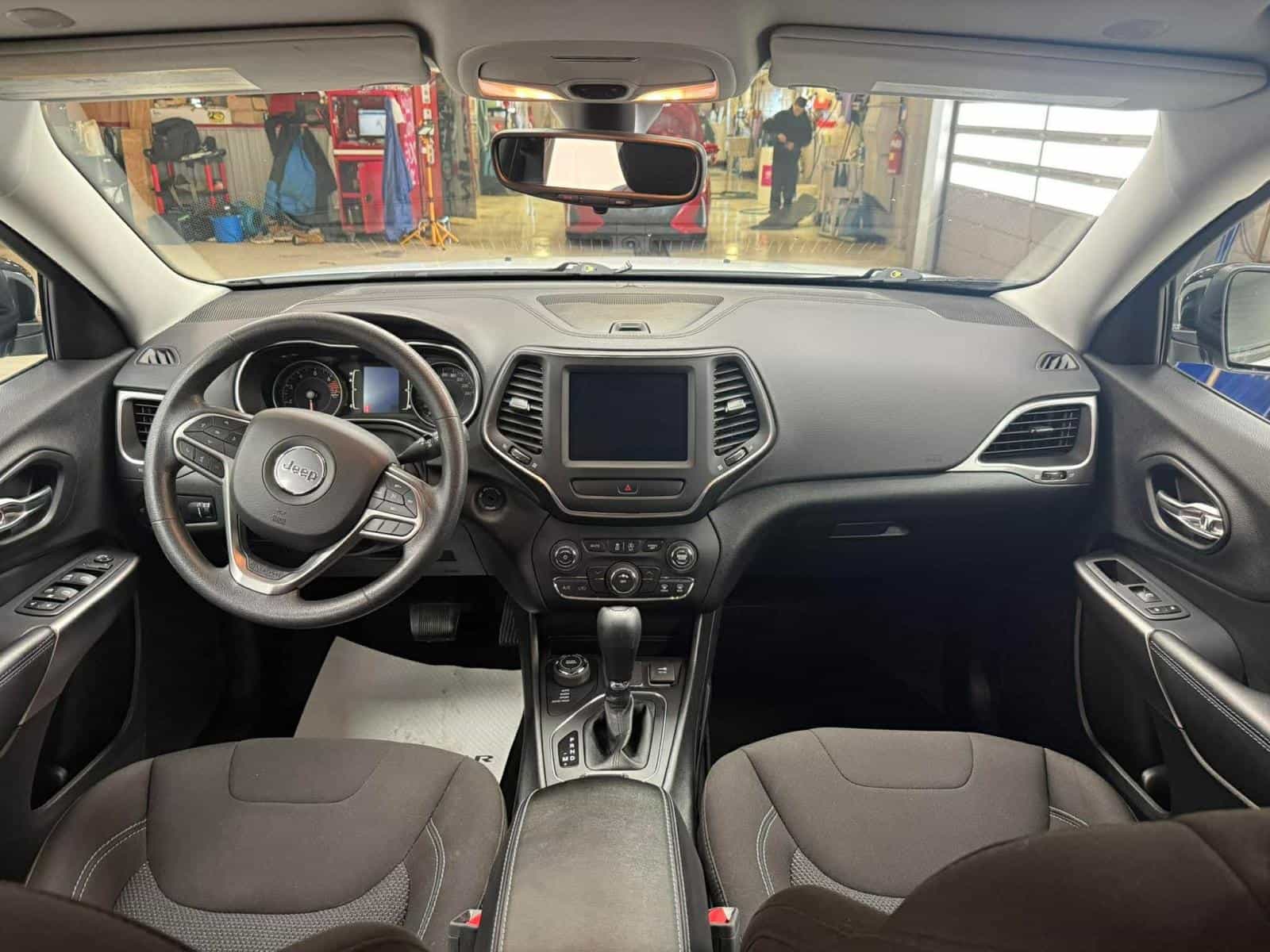 2022 Jeep Cherokee Sport - Image 10