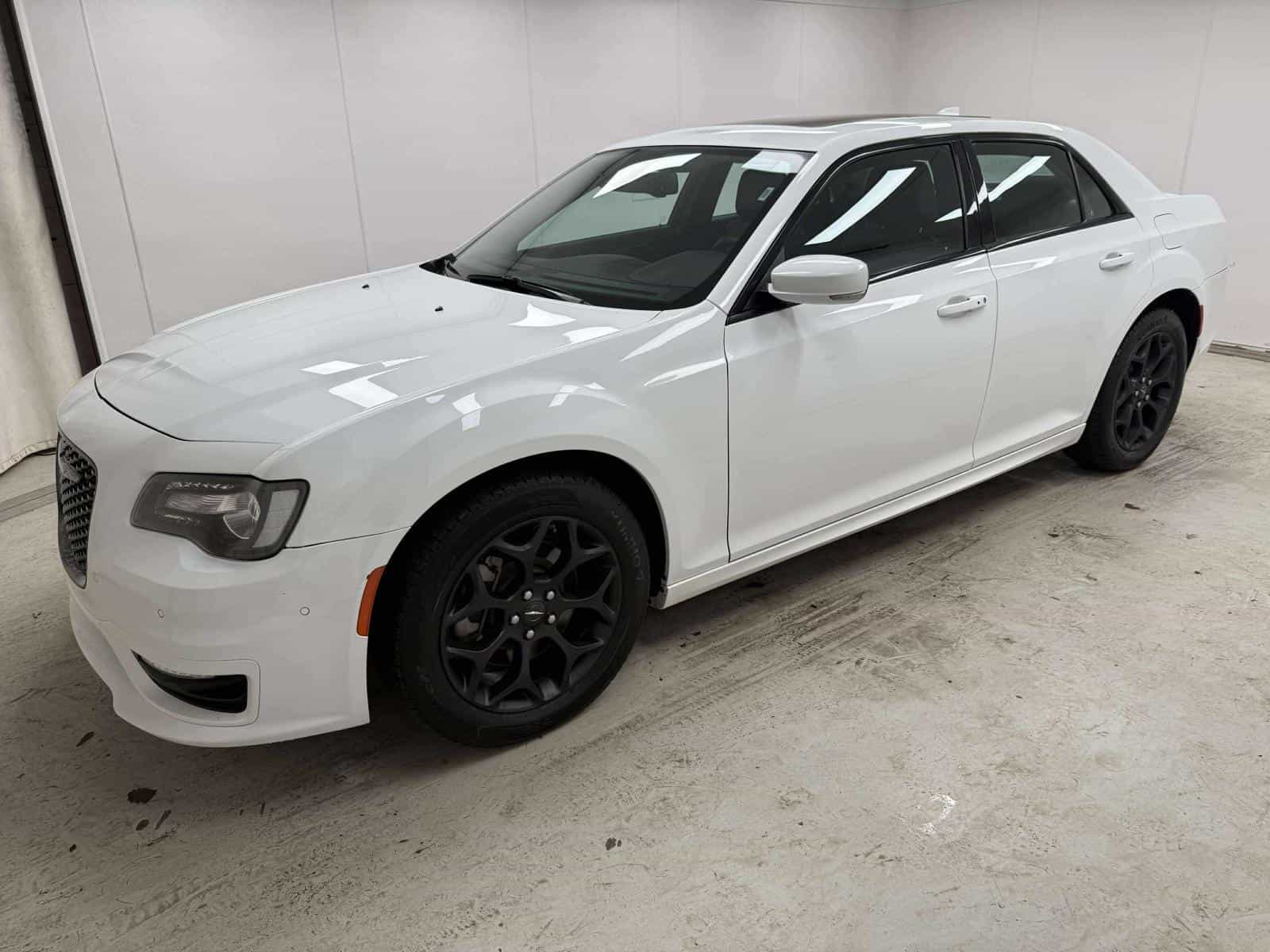 Image 2 Chrysler 300 Touring L Touring L 2023