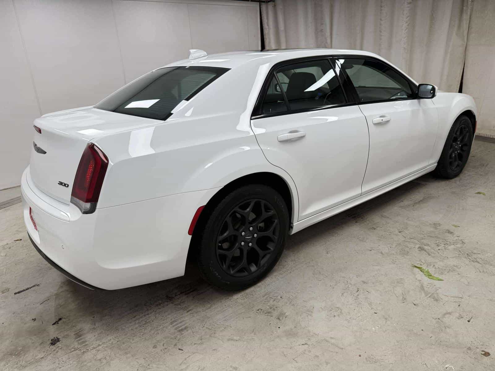 Image 4 Chrysler 300 Touring L Touring L 2023