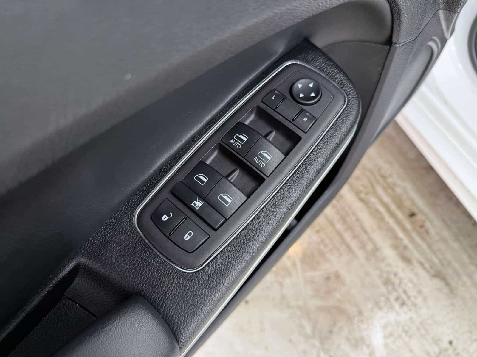 Image 11 Chrysler 300 Touring L Touring L 2023