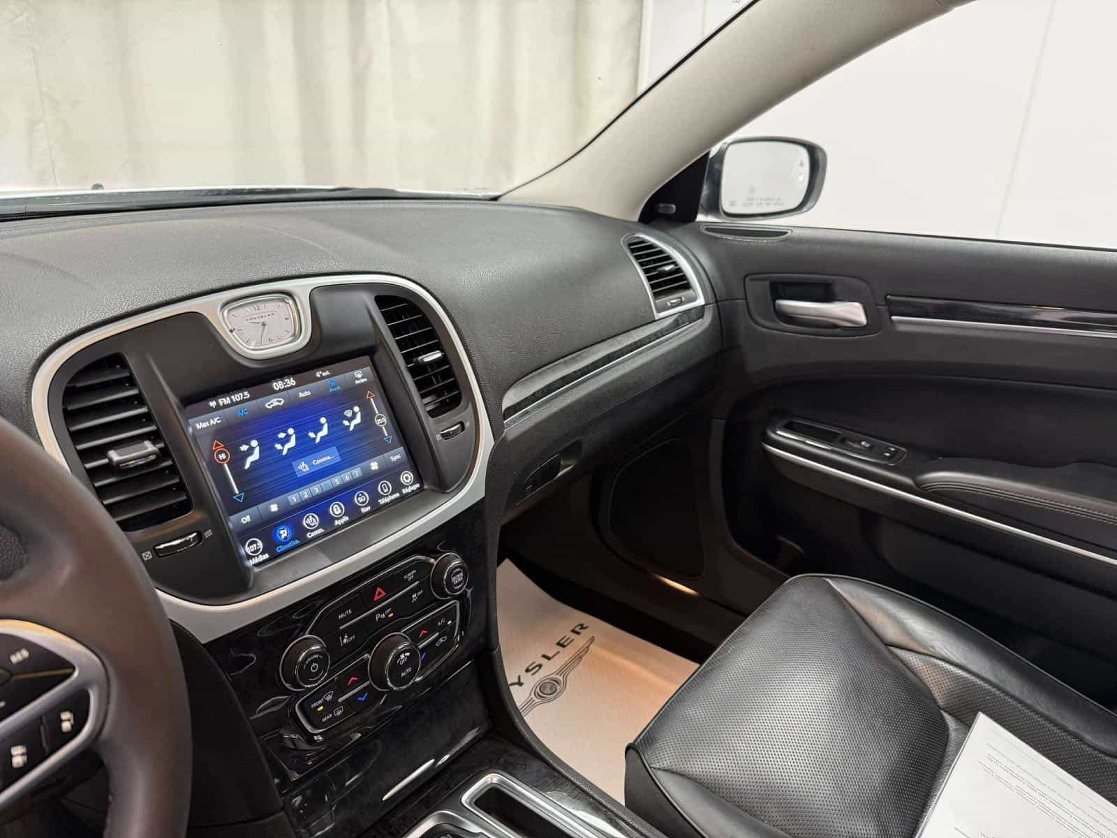 Image 13 Chrysler 300 Touring L Touring L 2023