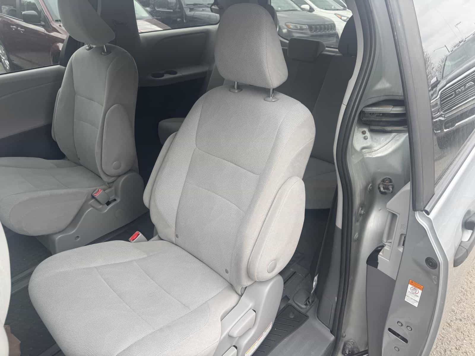 2020 Toyota Sienna L Base - Image 7