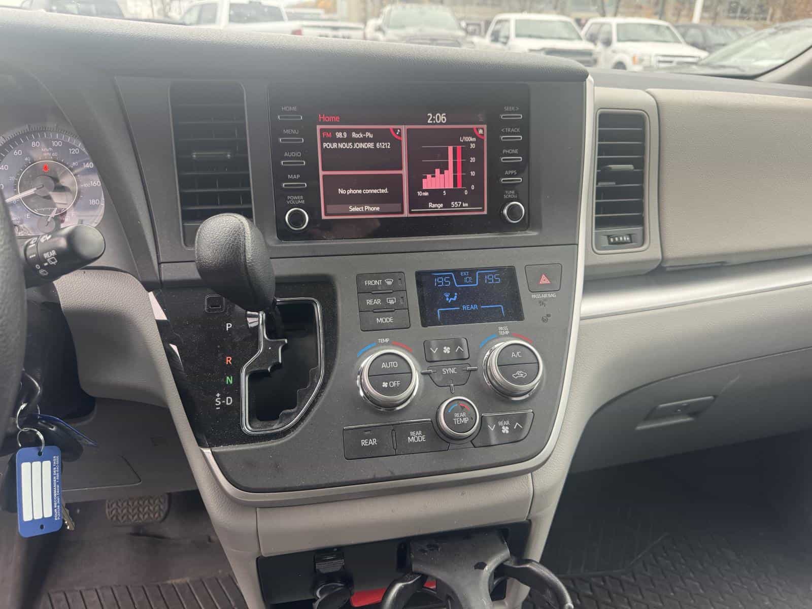 2020 Toyota Sienna L Base - Image 10