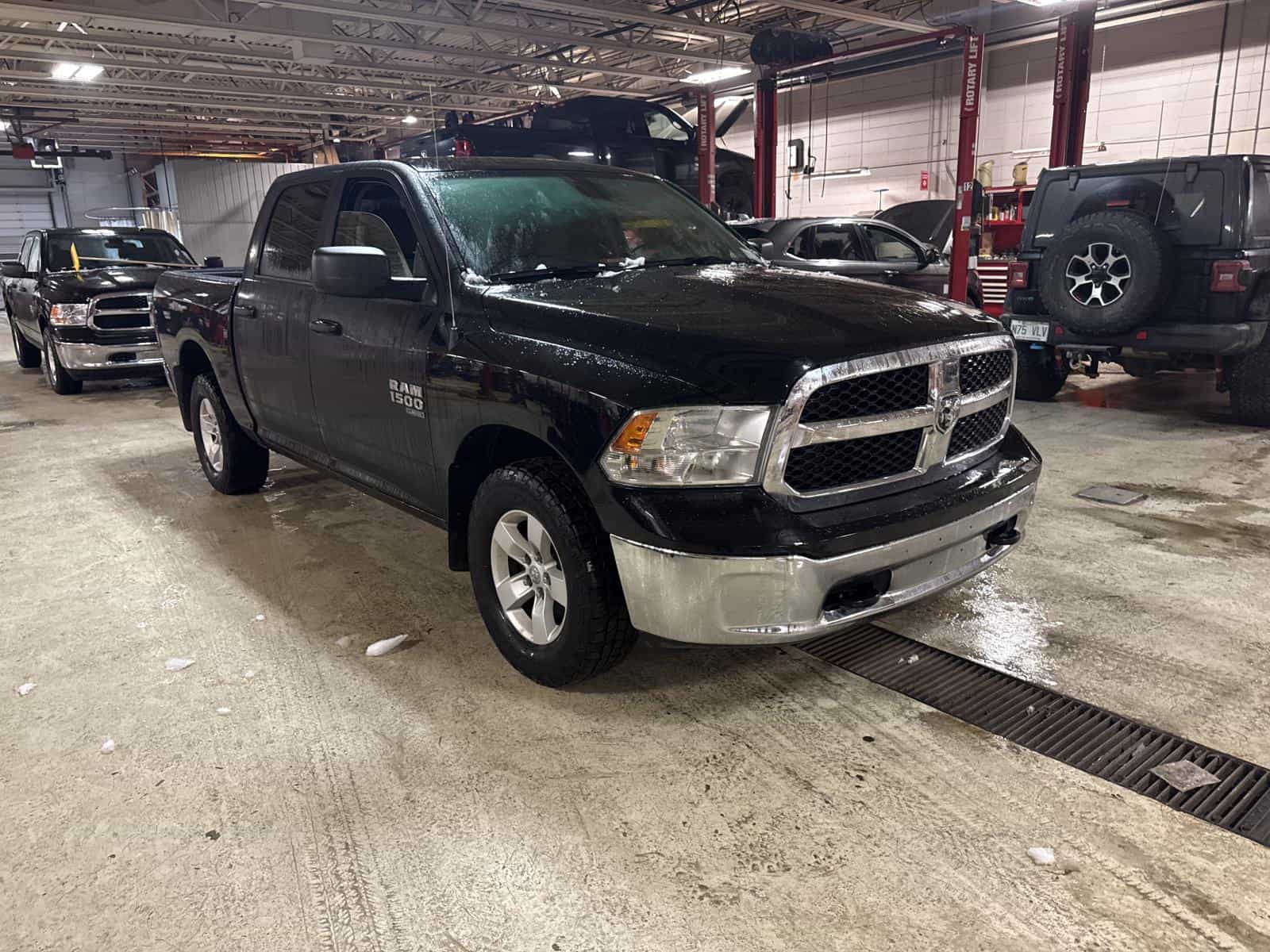 2022 RAM 1500 CLASSIC SLT SLT - Image 3