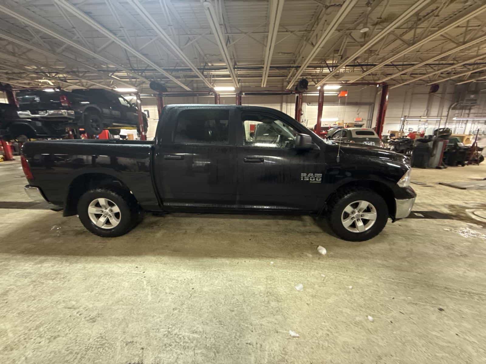 2022 RAM 1500 CLASSIC SLT SLT - Image 4