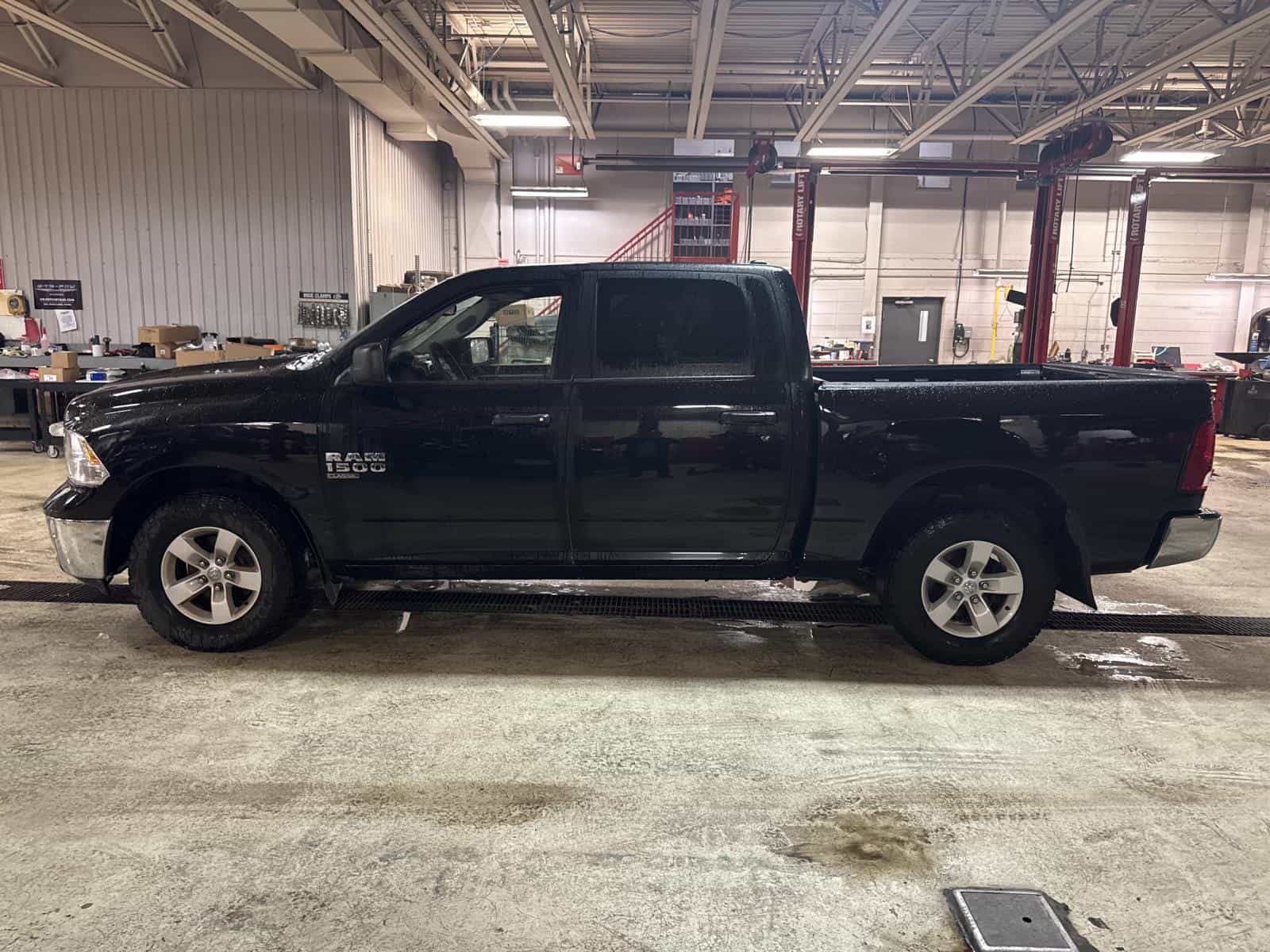 2022 RAM 1500 CLASSIC SLT SLT - Image 8