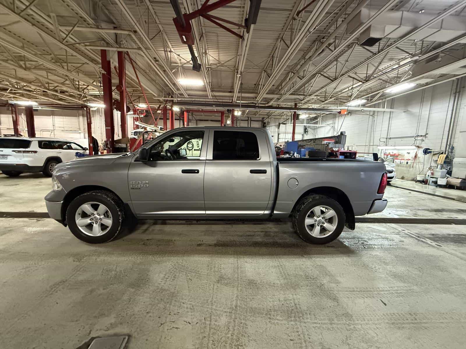 2023 RAM 1500 CLASSIC SLT SLT - Image 8