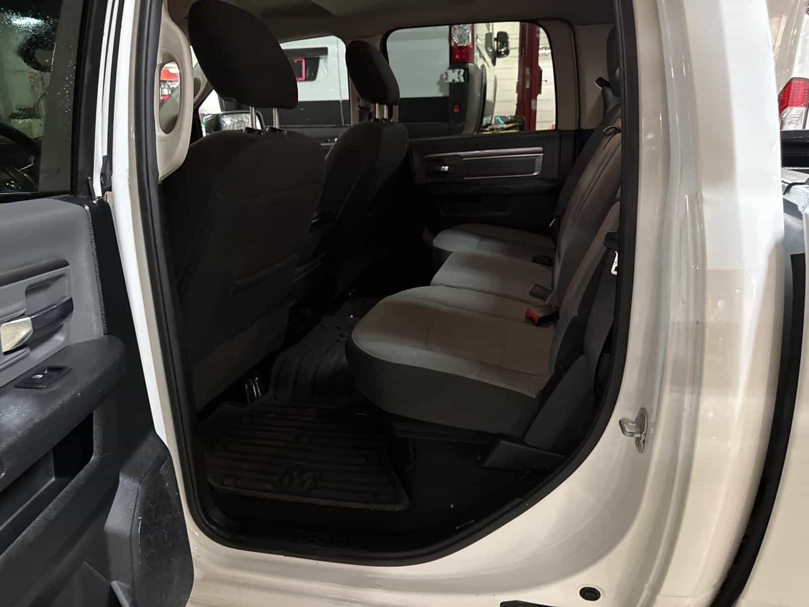 2022 RAM 1500 CLASSIC SLT SLT - Image 9