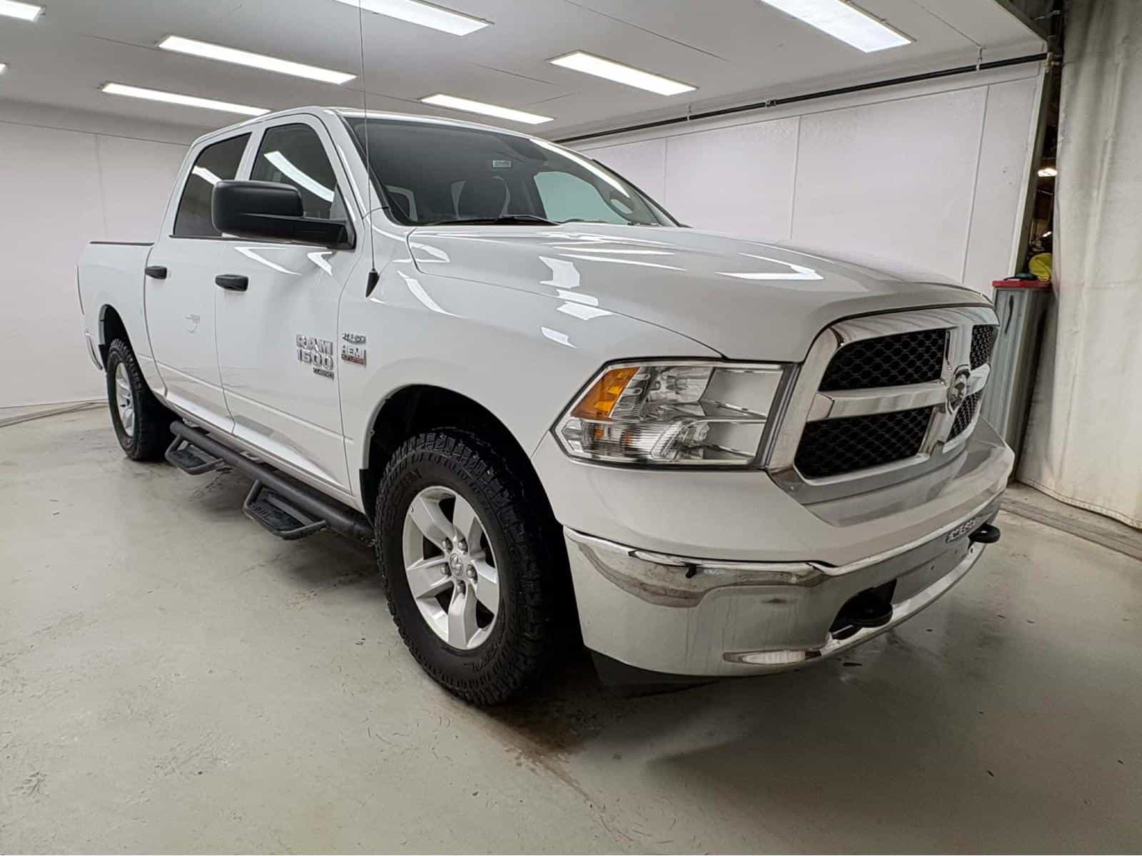 2022 RAM 1500 Classic SLT - Image 3