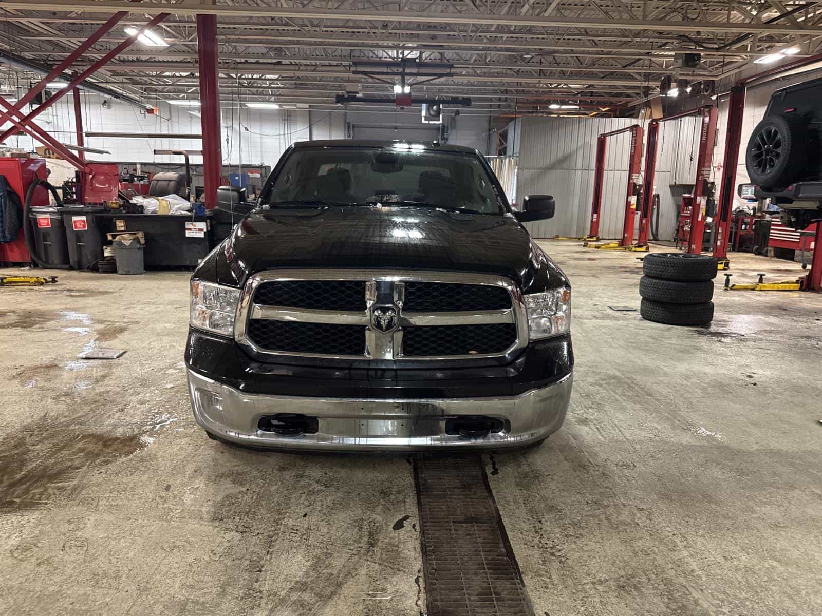 2023 RAM 1500 CLASSIC SLT SLT - Image 2