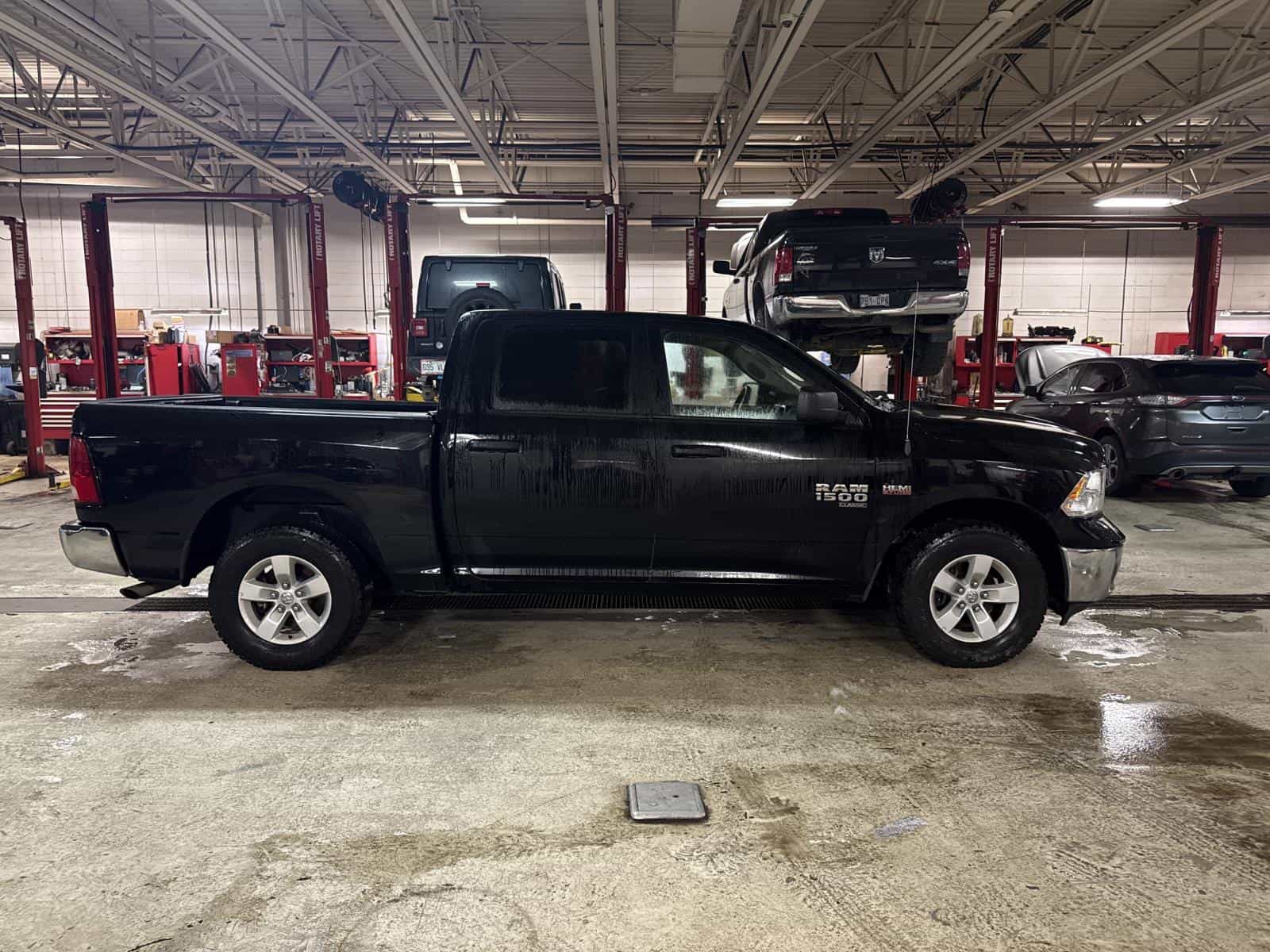 2023 RAM 1500 CLASSIC SLT SLT - Image 4