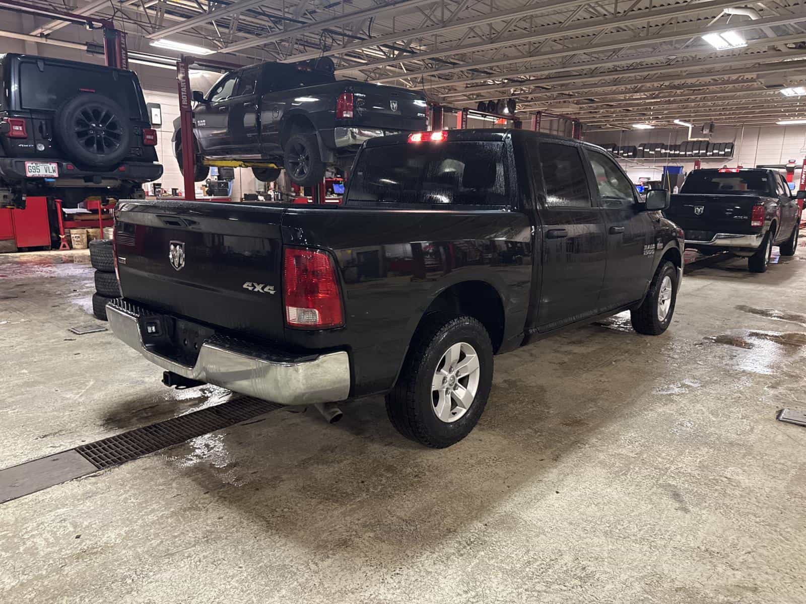 2023 RAM 1500 CLASSIC SLT SLT - Image 5