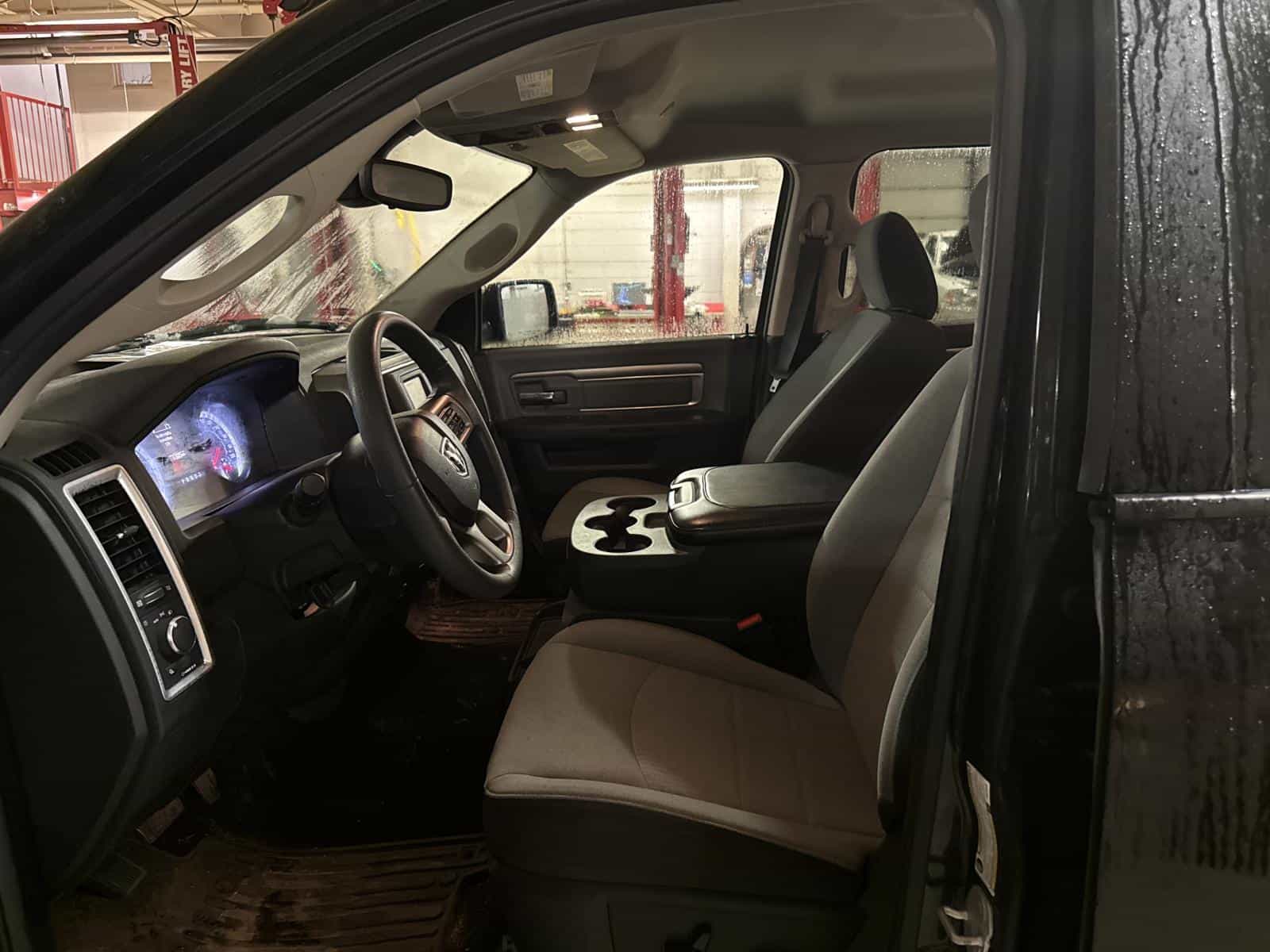 2023 RAM 1500 CLASSIC SLT SLT - Image 12