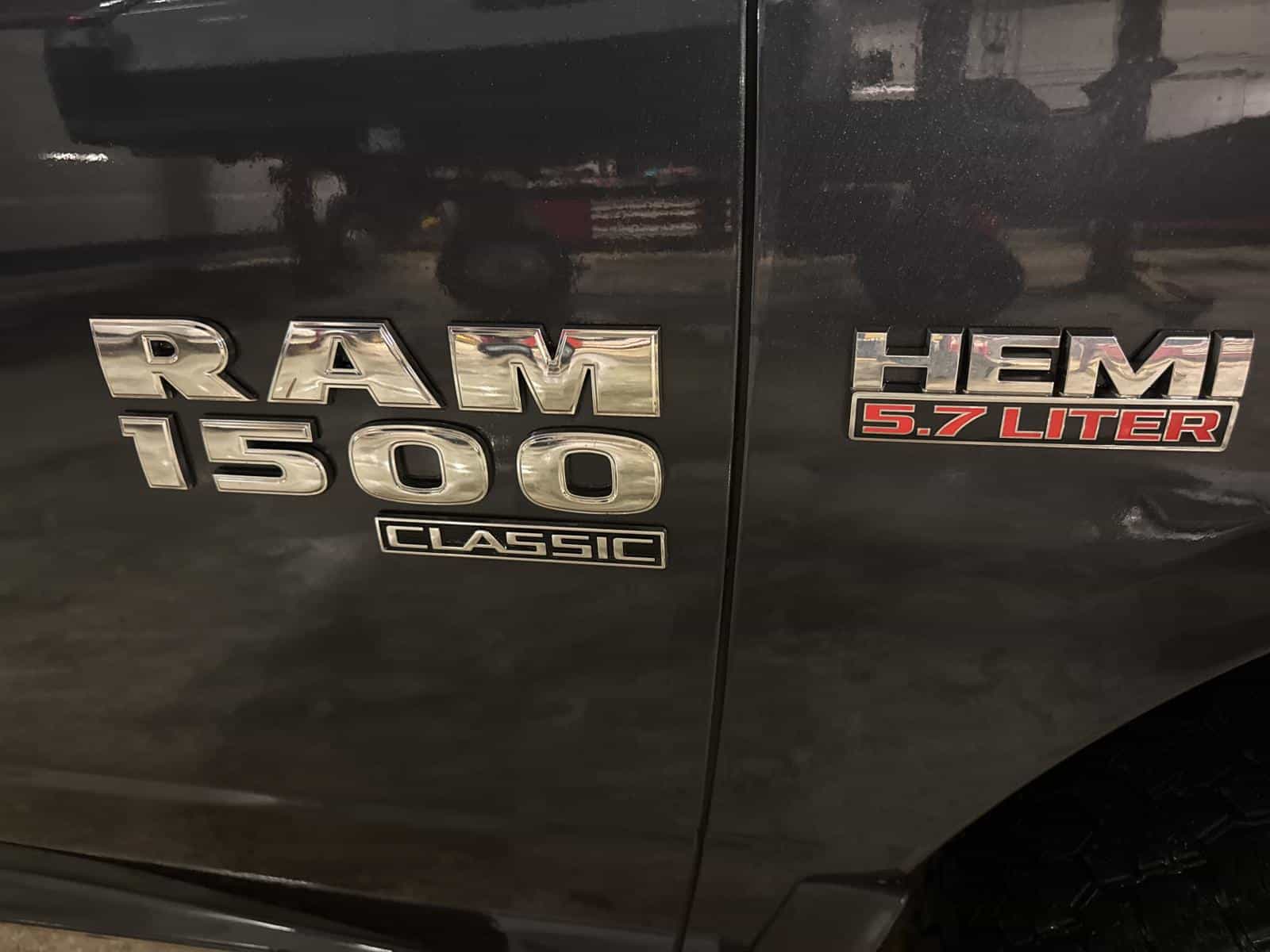 2019 RAM 1500 CLASSIC SLT SLT - Image 4