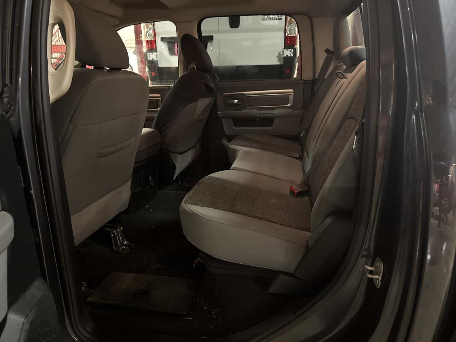 2019 RAM 1500 CLASSIC SLT SLT - Image 11