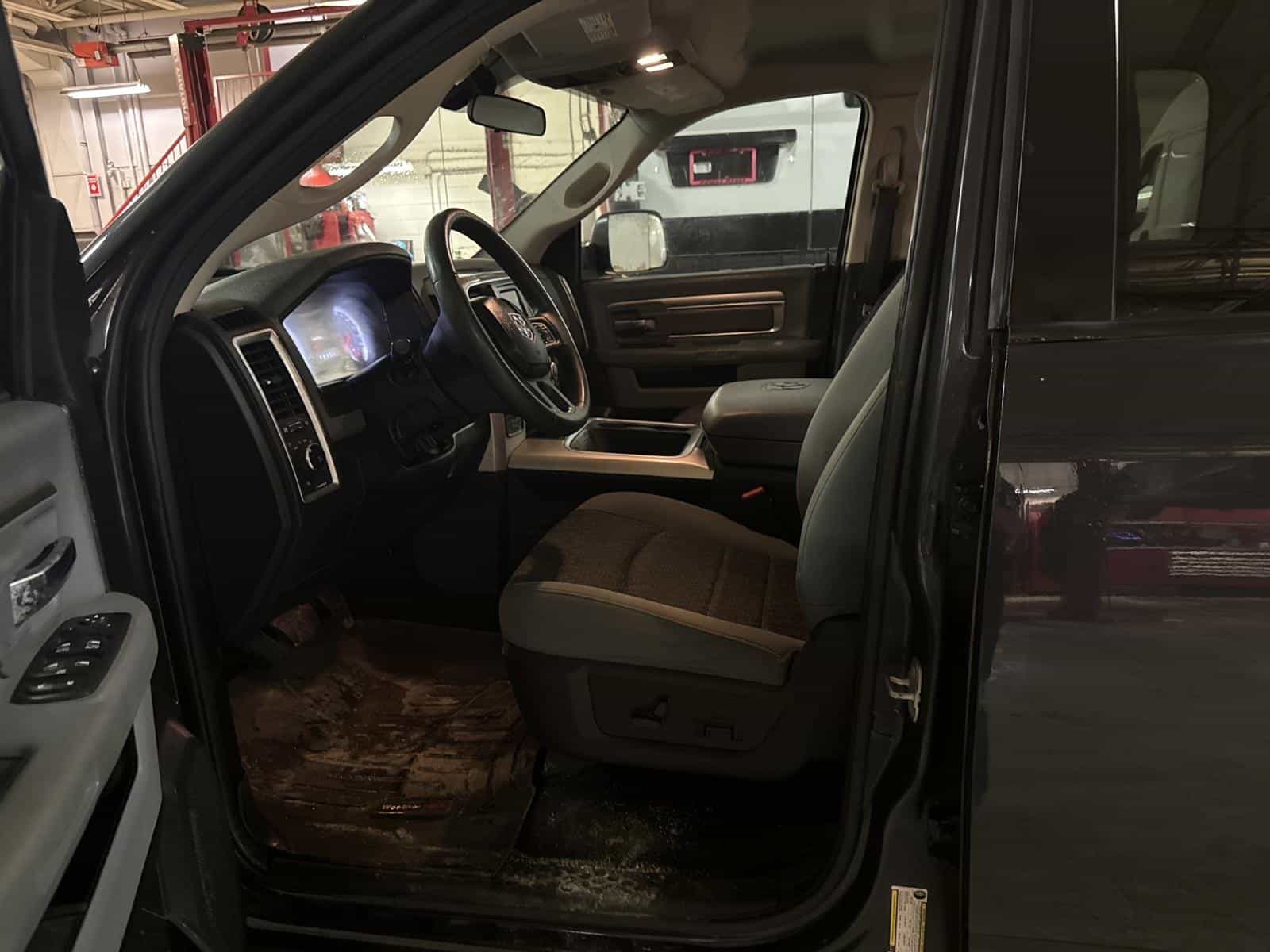 2019 RAM 1500 CLASSIC SLT SLT - Image 13