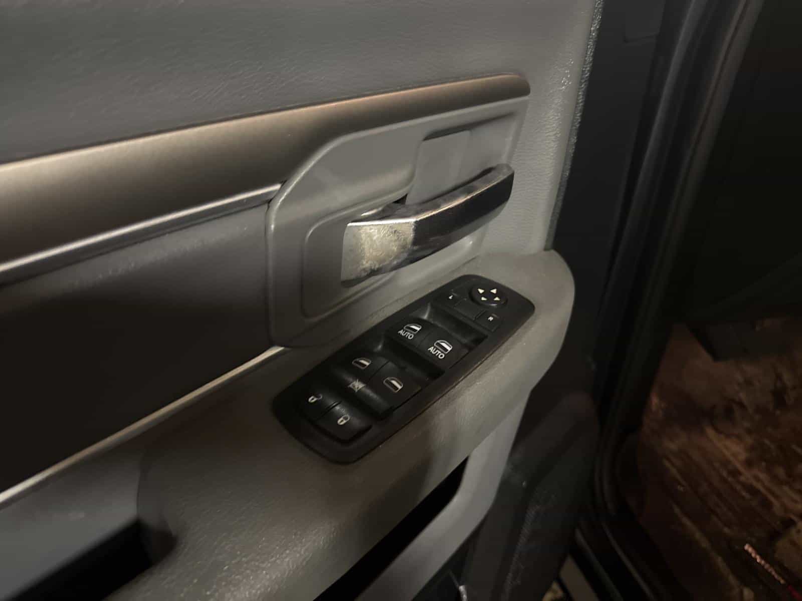 2019 RAM 1500 CLASSIC SLT SLT - Image 14