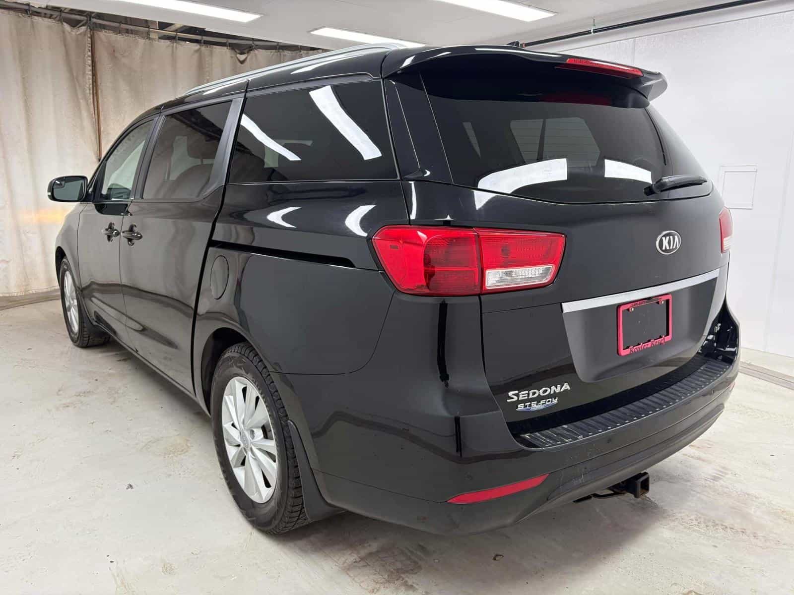 2016 Kia Sedona Lx LX - Image 4