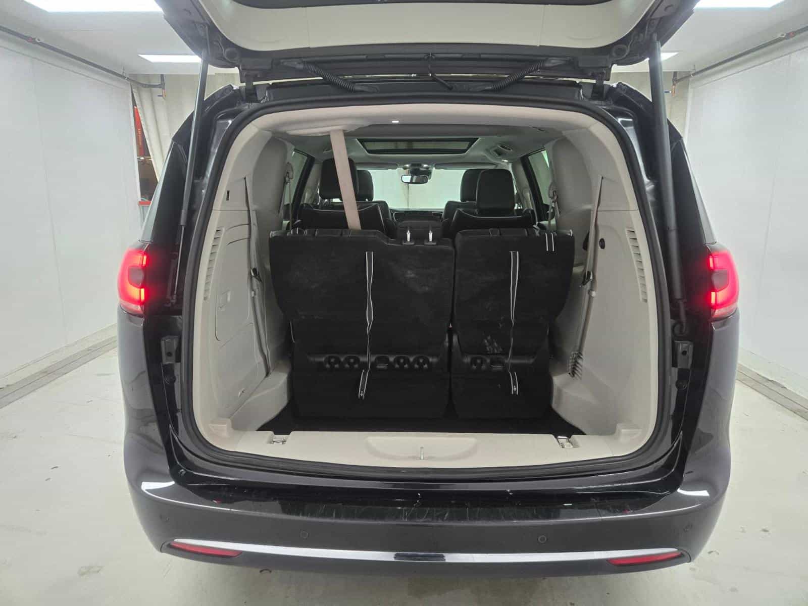 2022 Chrysler Pacifica Hybrid Limited Hybrid Limited - Image 7