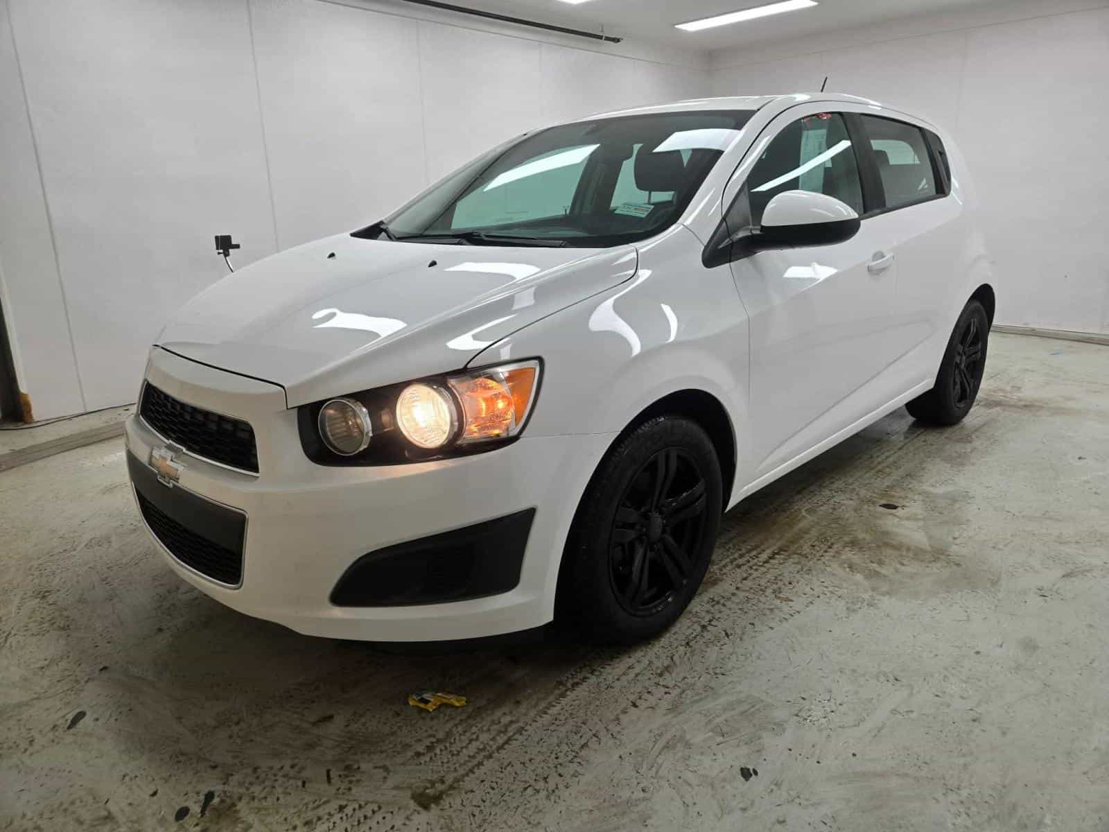 Image 2 Chevrolet Sonic Ls LS 2015