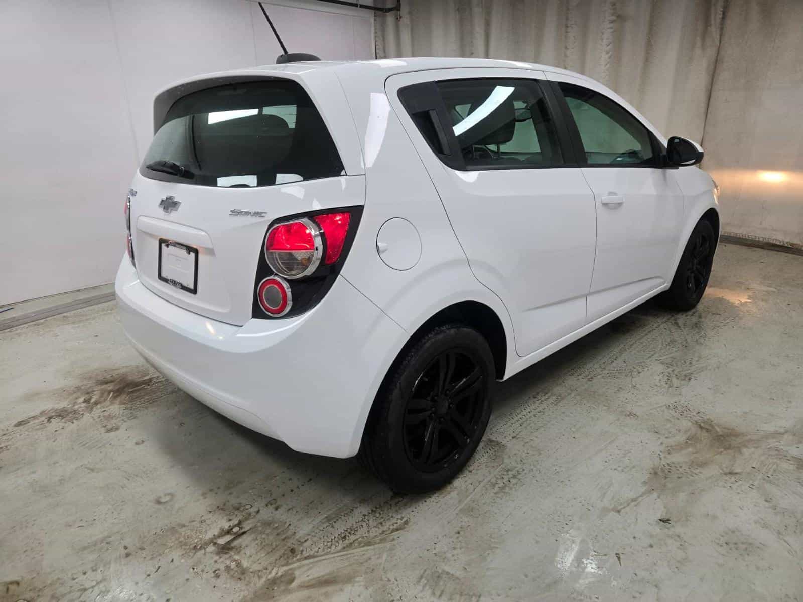 2015 Chevrolet Sonic Ls LS - Image 6