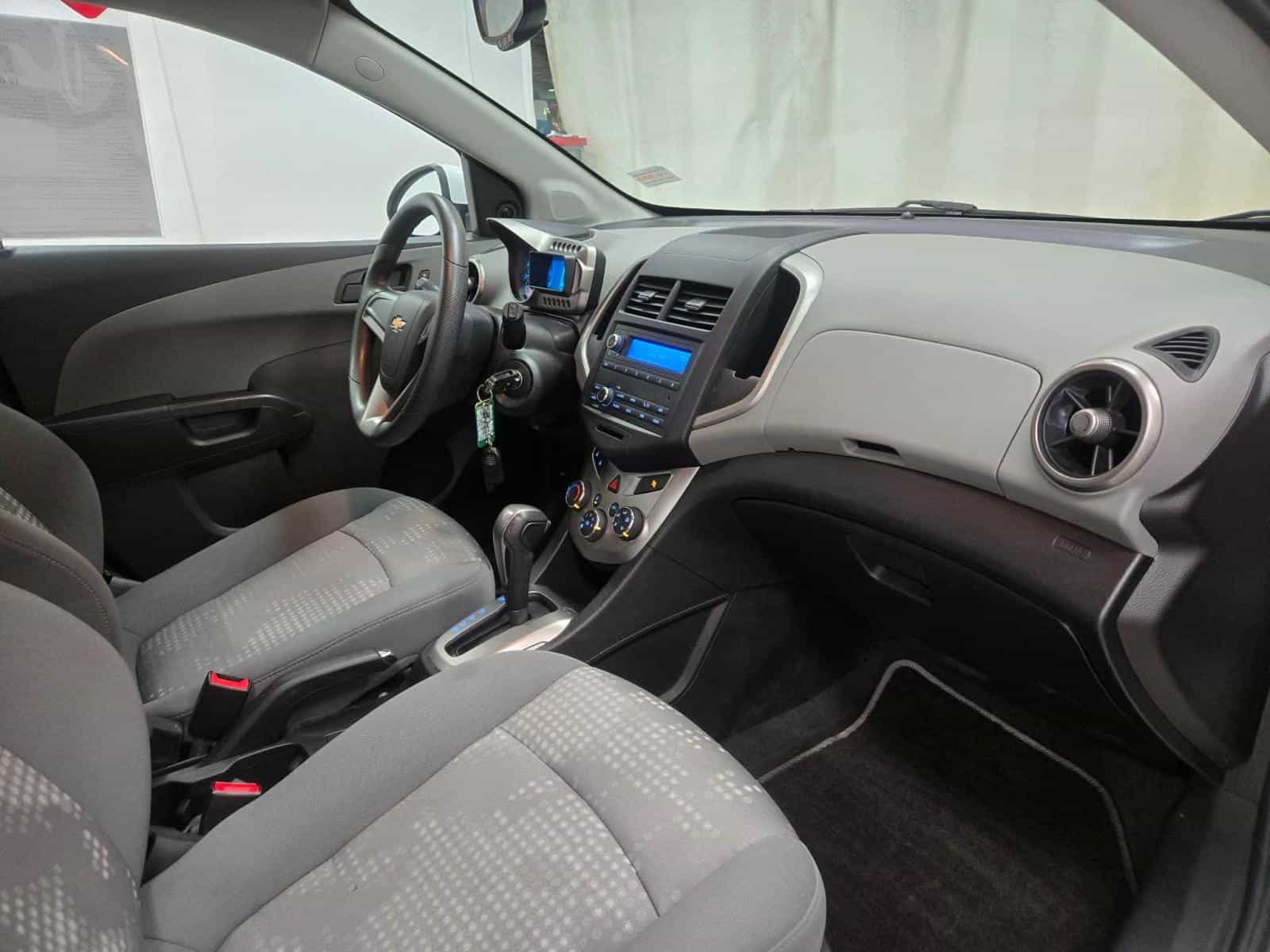 Image 13 Chevrolet Sonic Ls LS 2015