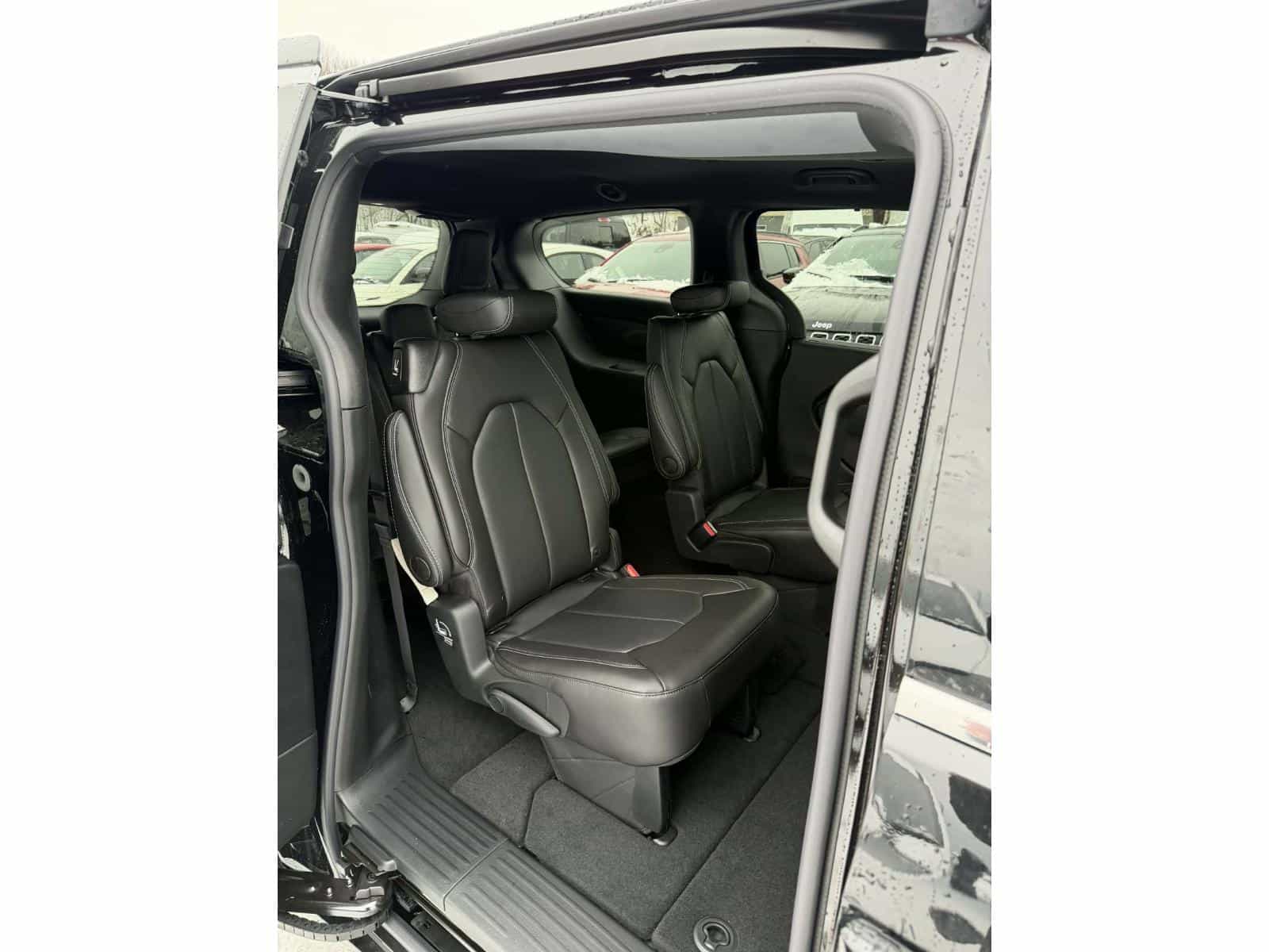 Image 12 Chrysler Grand Caravan SXT 2026