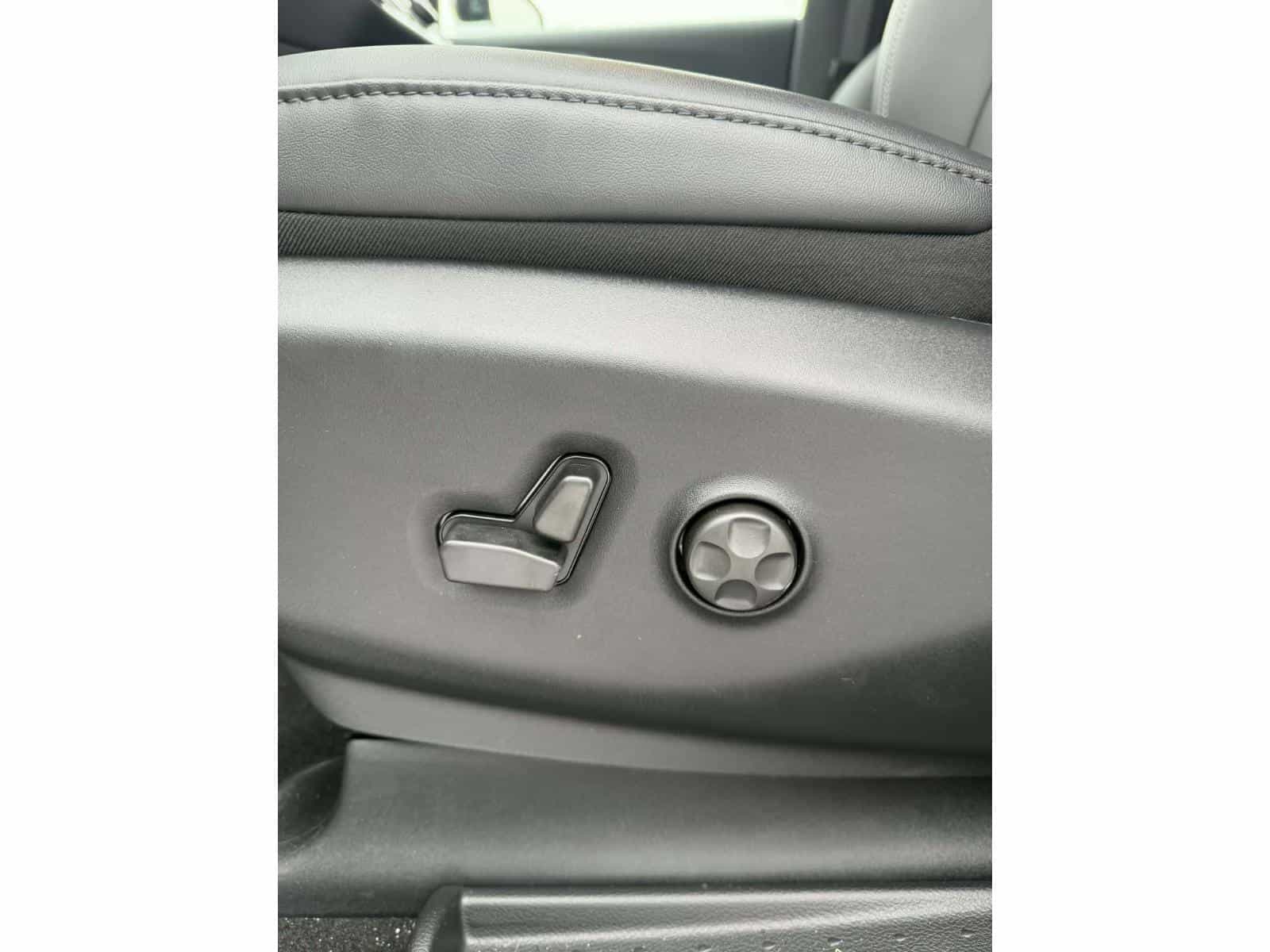 2026 Chrysler Grand Caravan SXT - Image 4