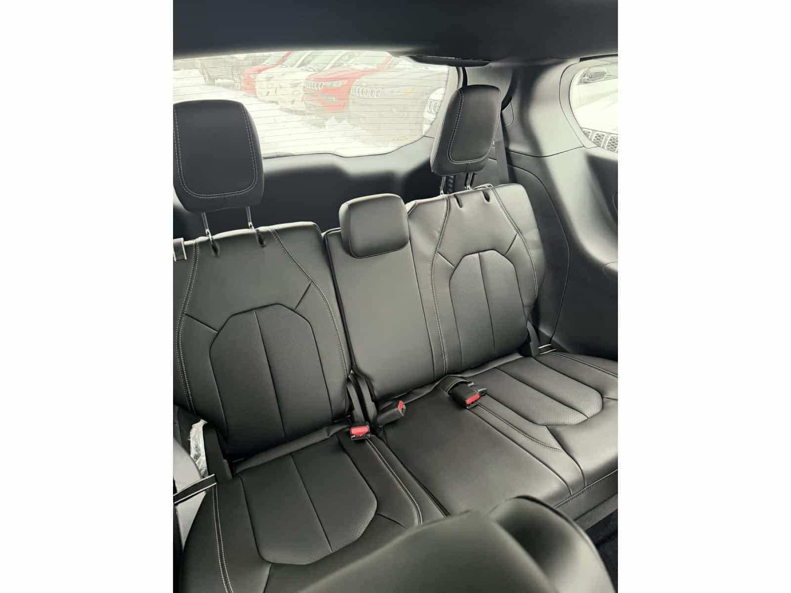 2026 Chrysler Grand Caravan SXT - Image 10