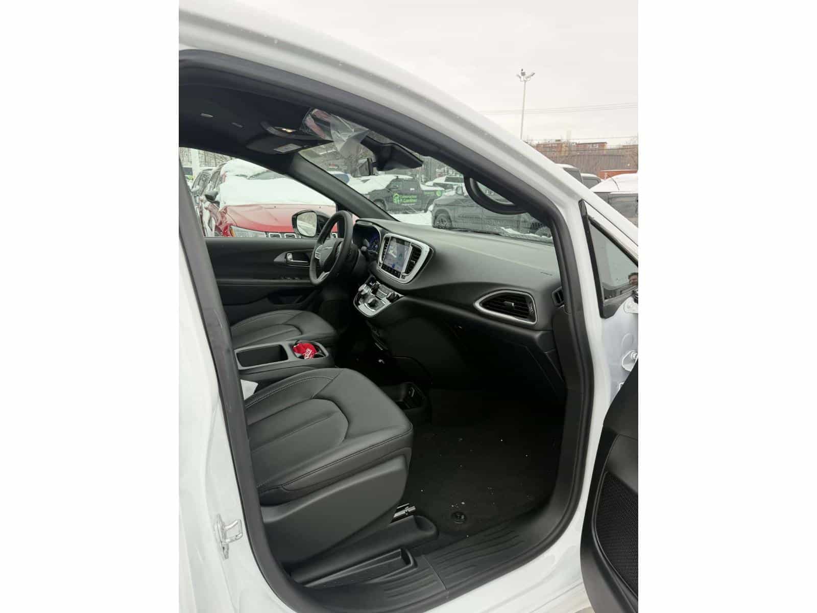 Image 14 Chrysler Grand Caravan SXT 2026