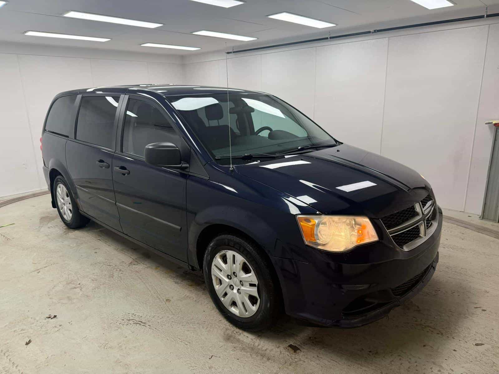 2014 Dodge Grand Caravan SE - Image 2