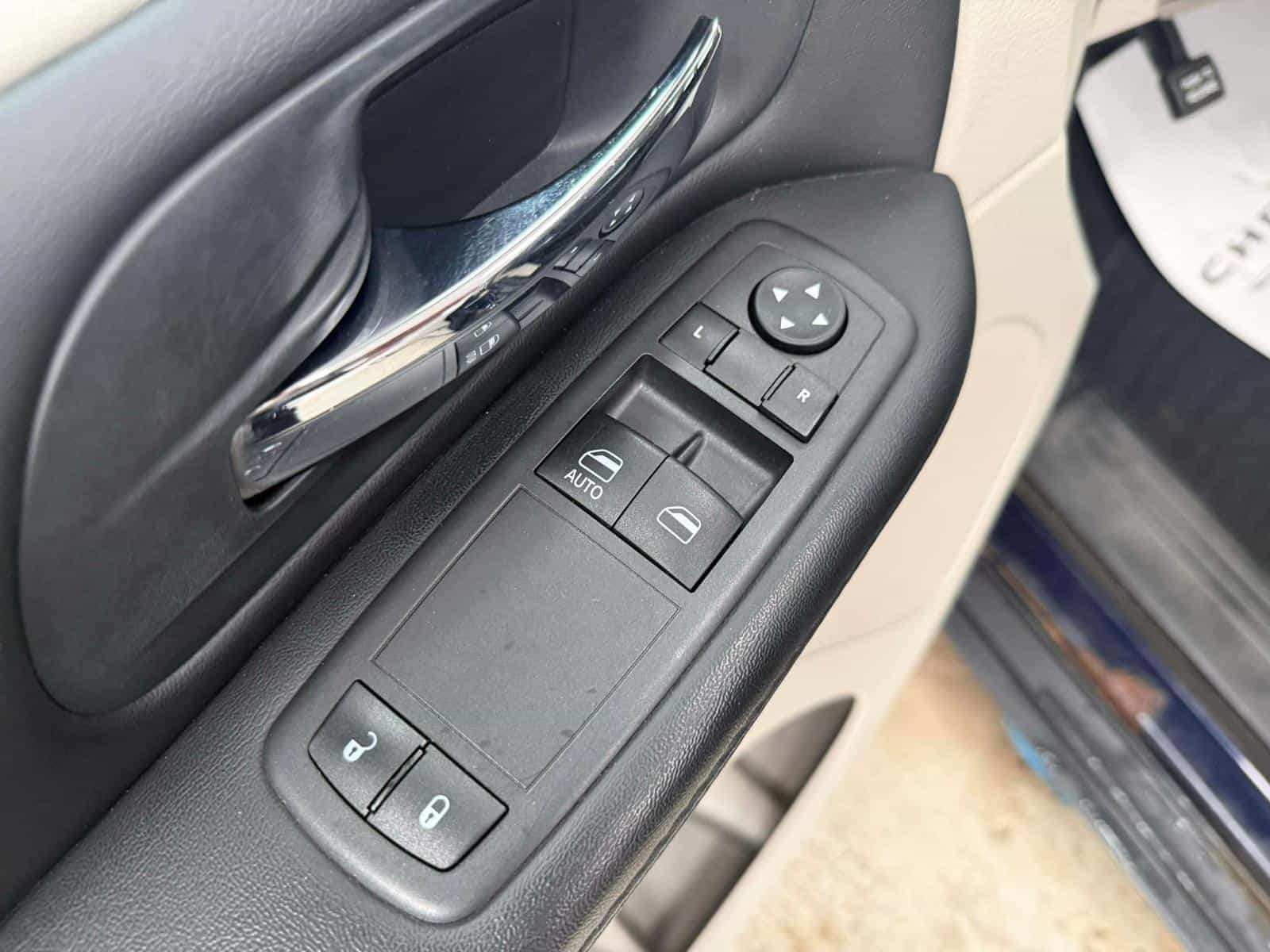 2014 Dodge Grand Caravan SE - Image 11